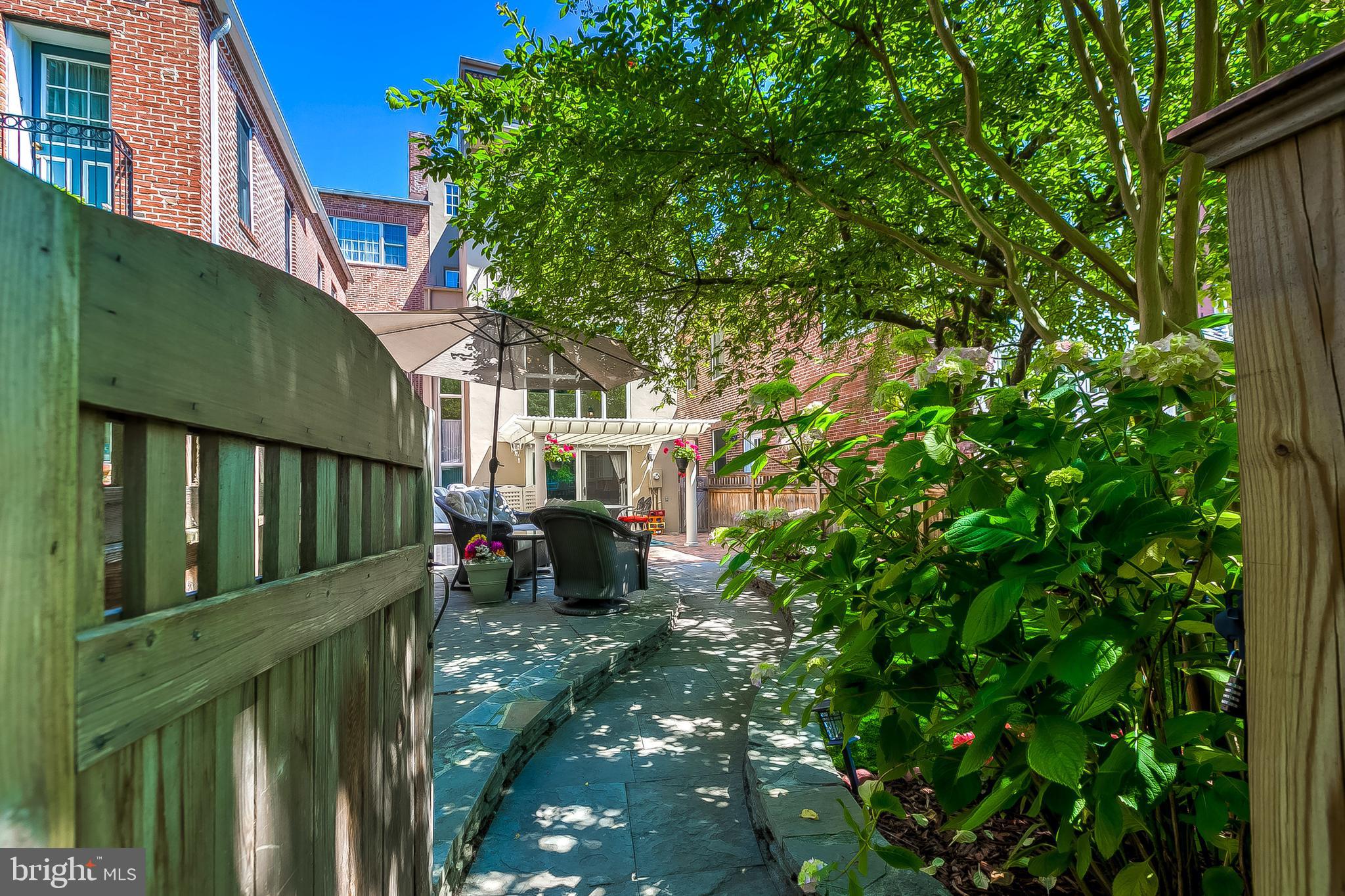 111 W Lee St