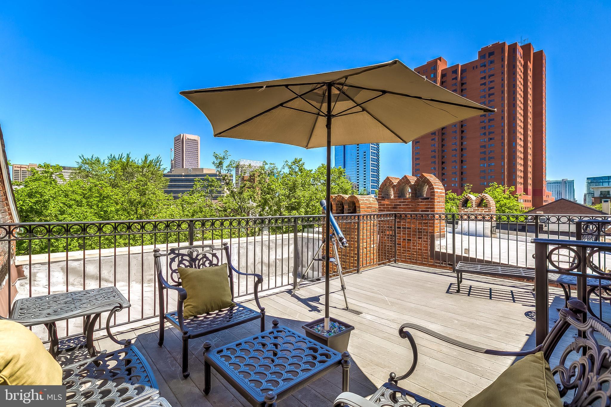 111 W Lee St