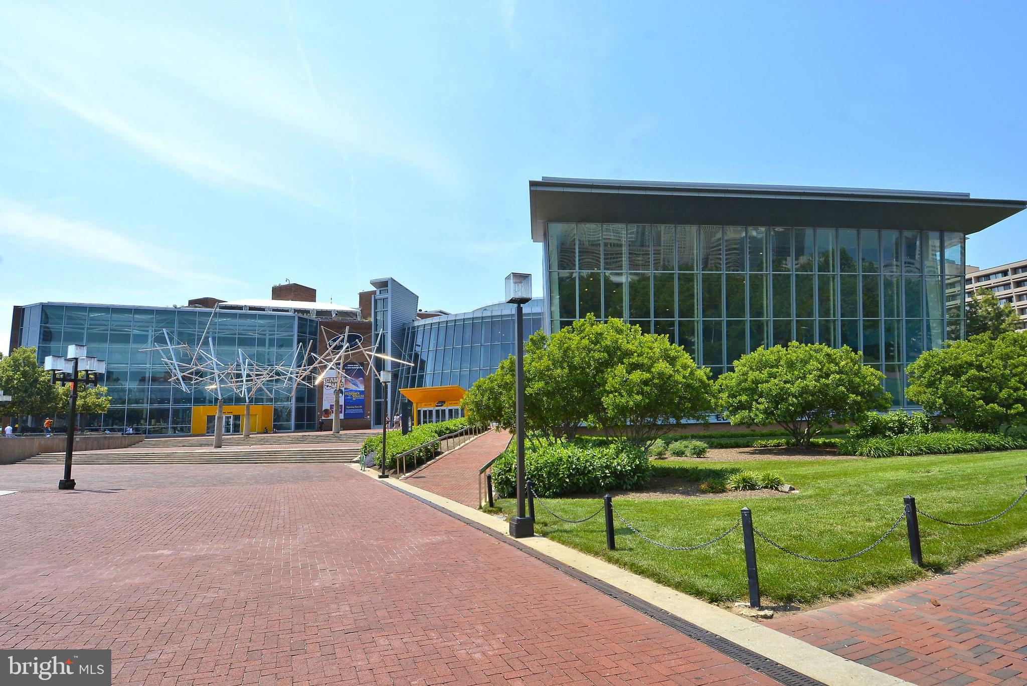 111 W Lee St
