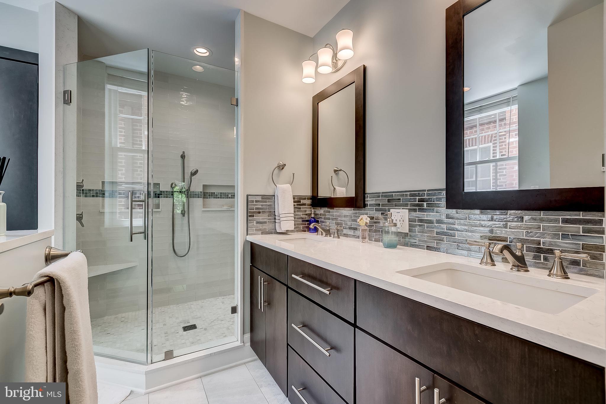 111 W Lee St