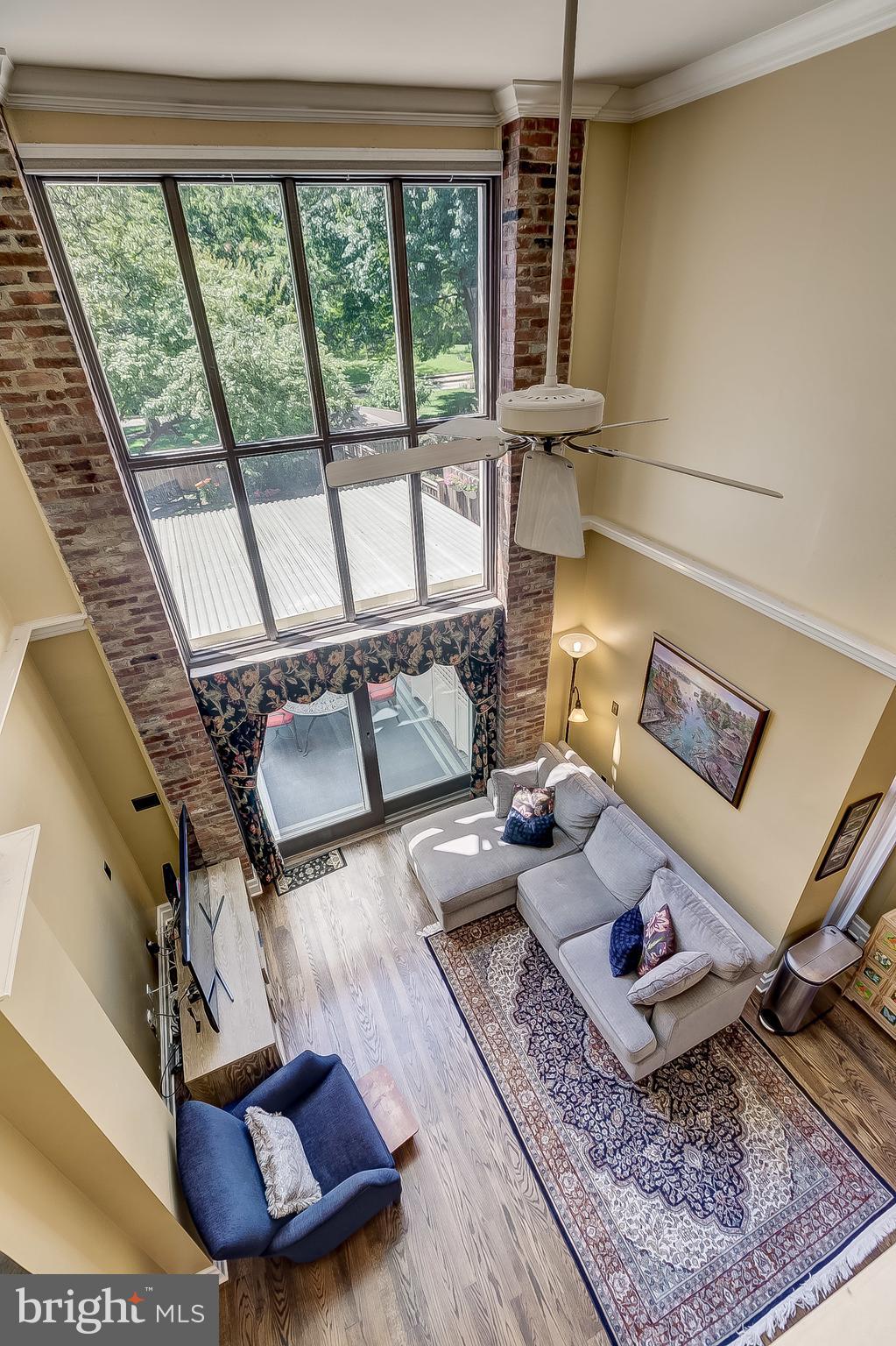 111 W Lee St