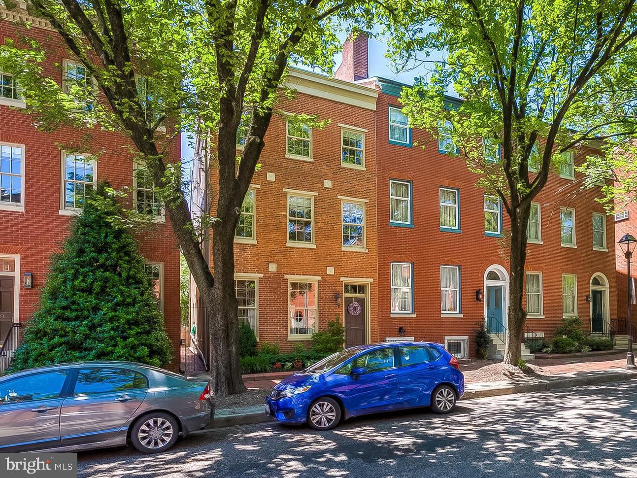 111 W Lee St