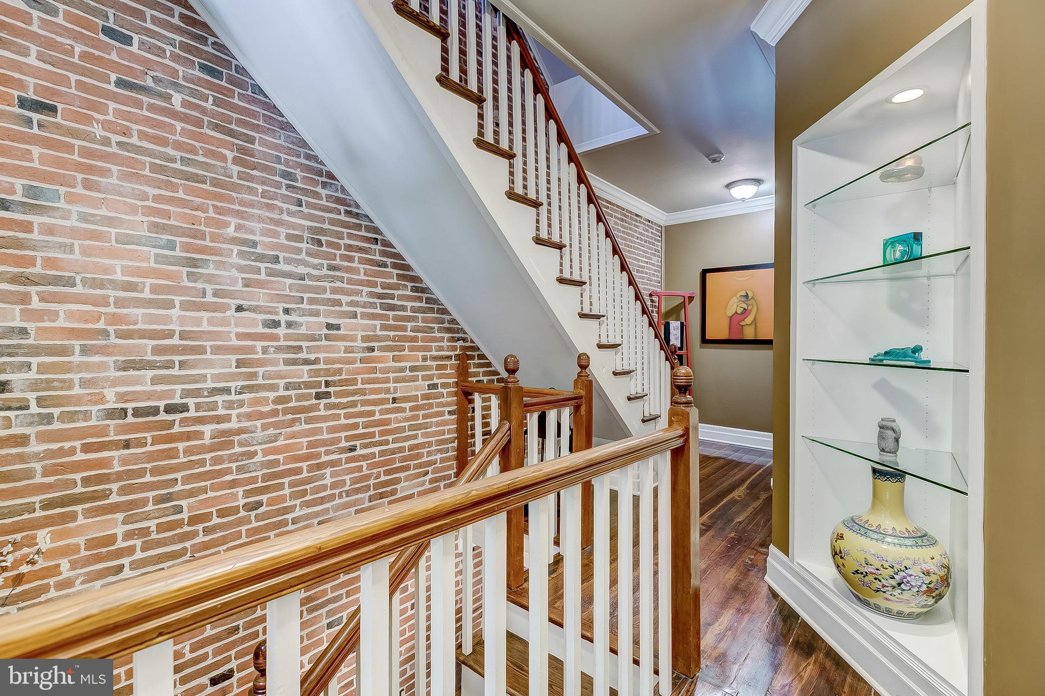 111 W Lee St