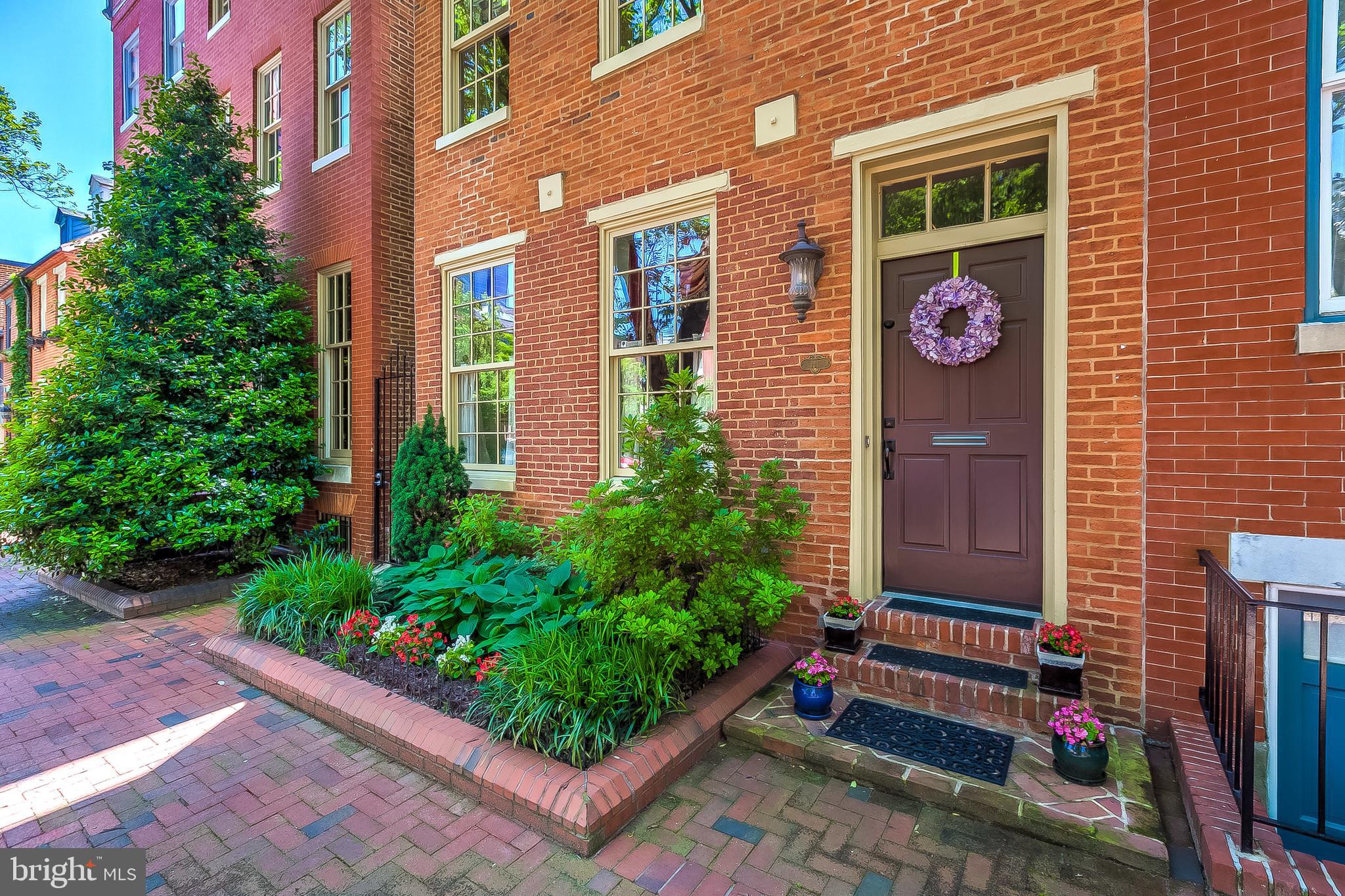 111 W Lee St