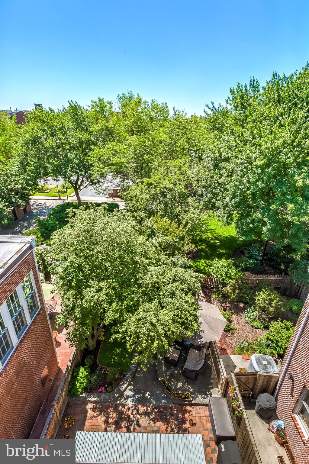 111 W Lee St