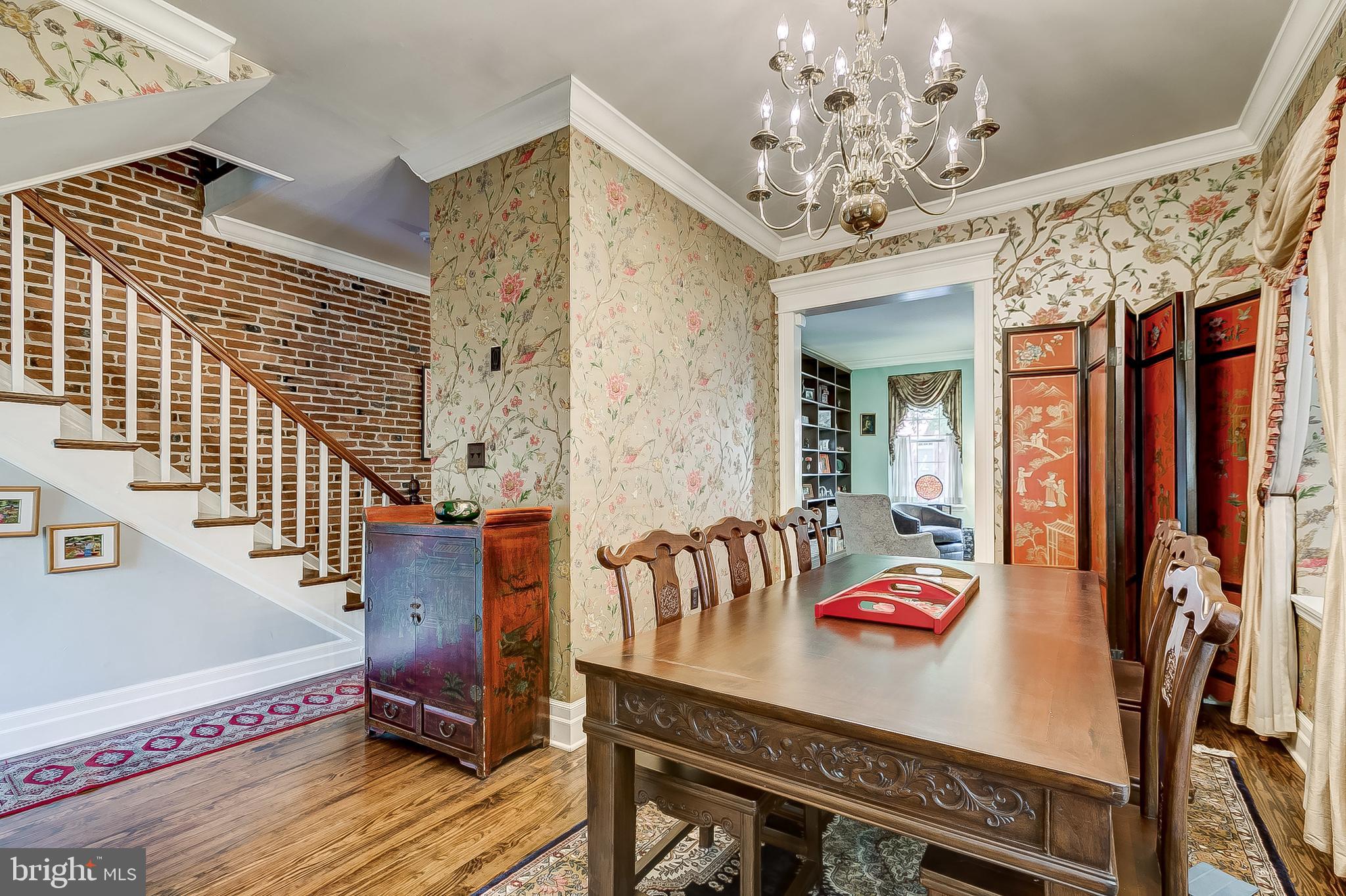 111 W Lee St