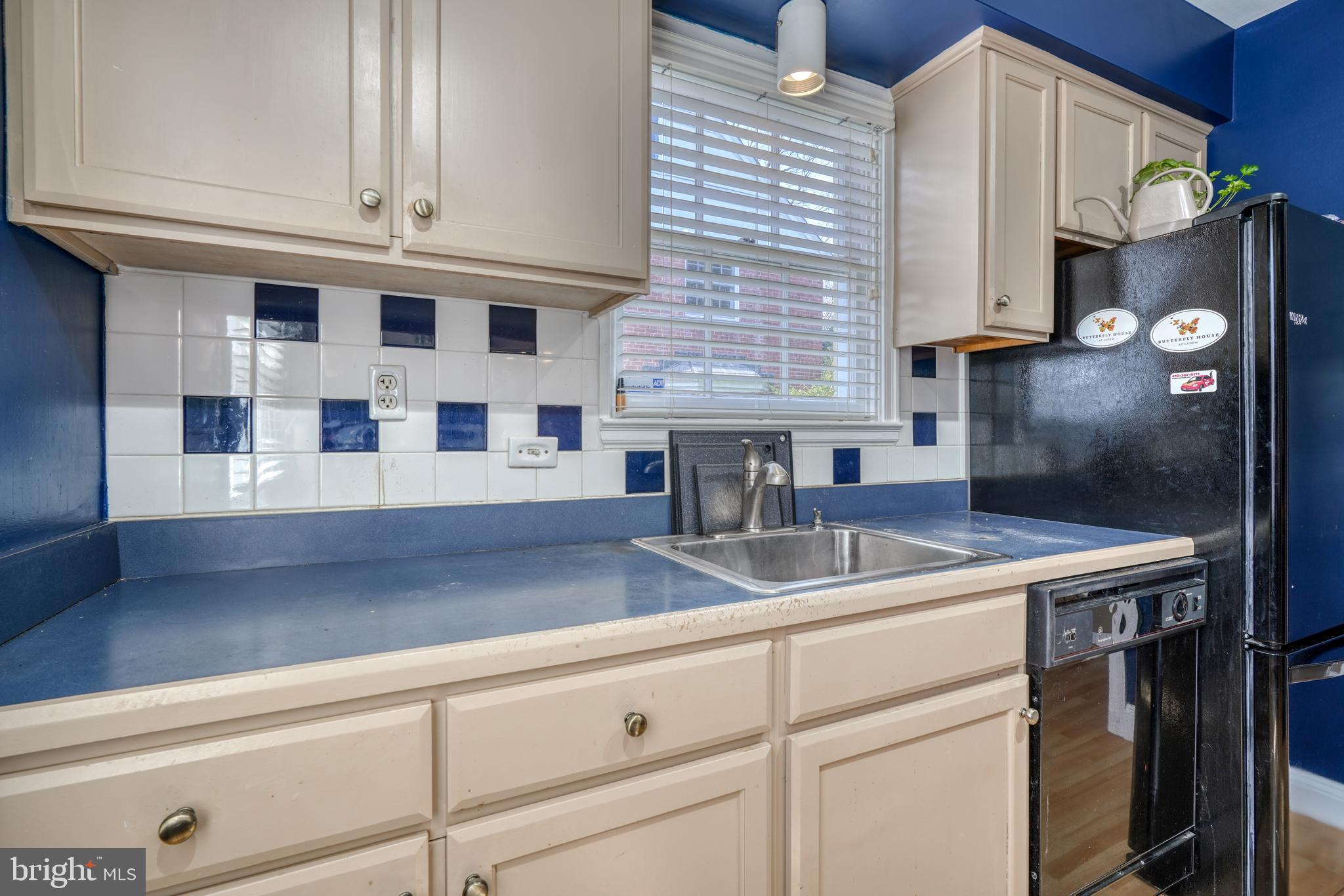 327 Broadmoor Rd
