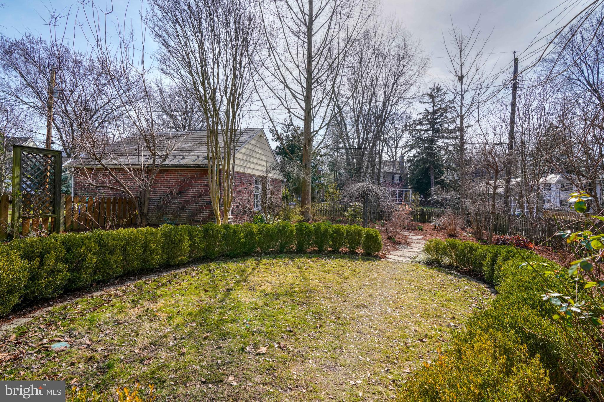 327 Broadmoor Rd