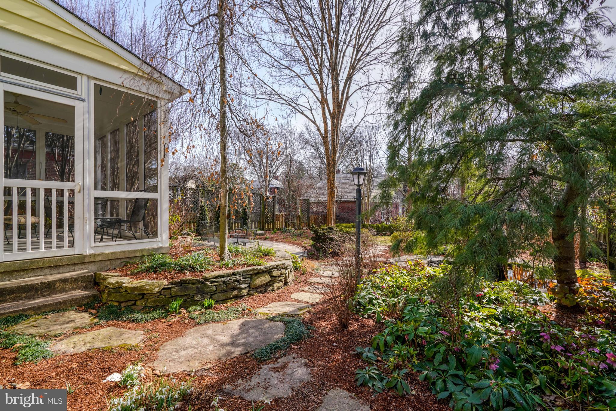 327 Broadmoor Rd