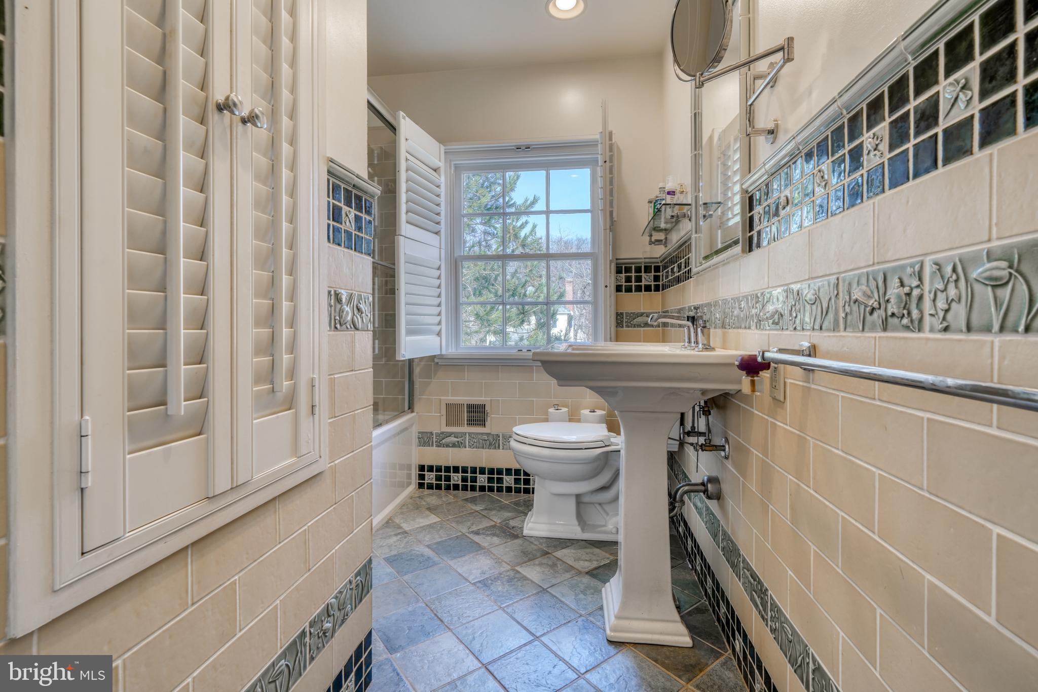 327 Broadmoor Rd