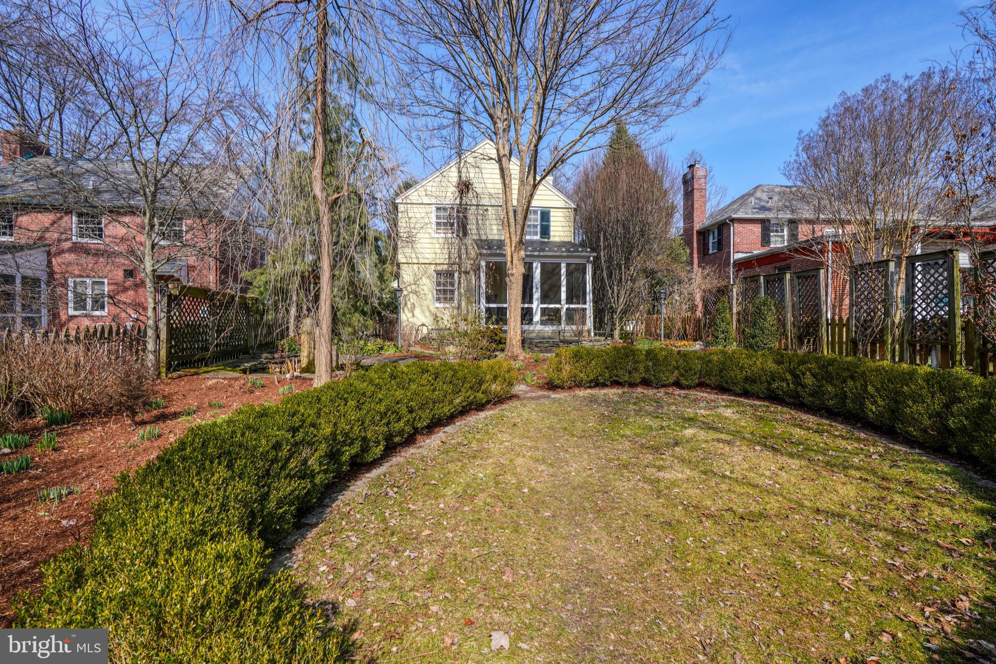 327 Broadmoor Rd