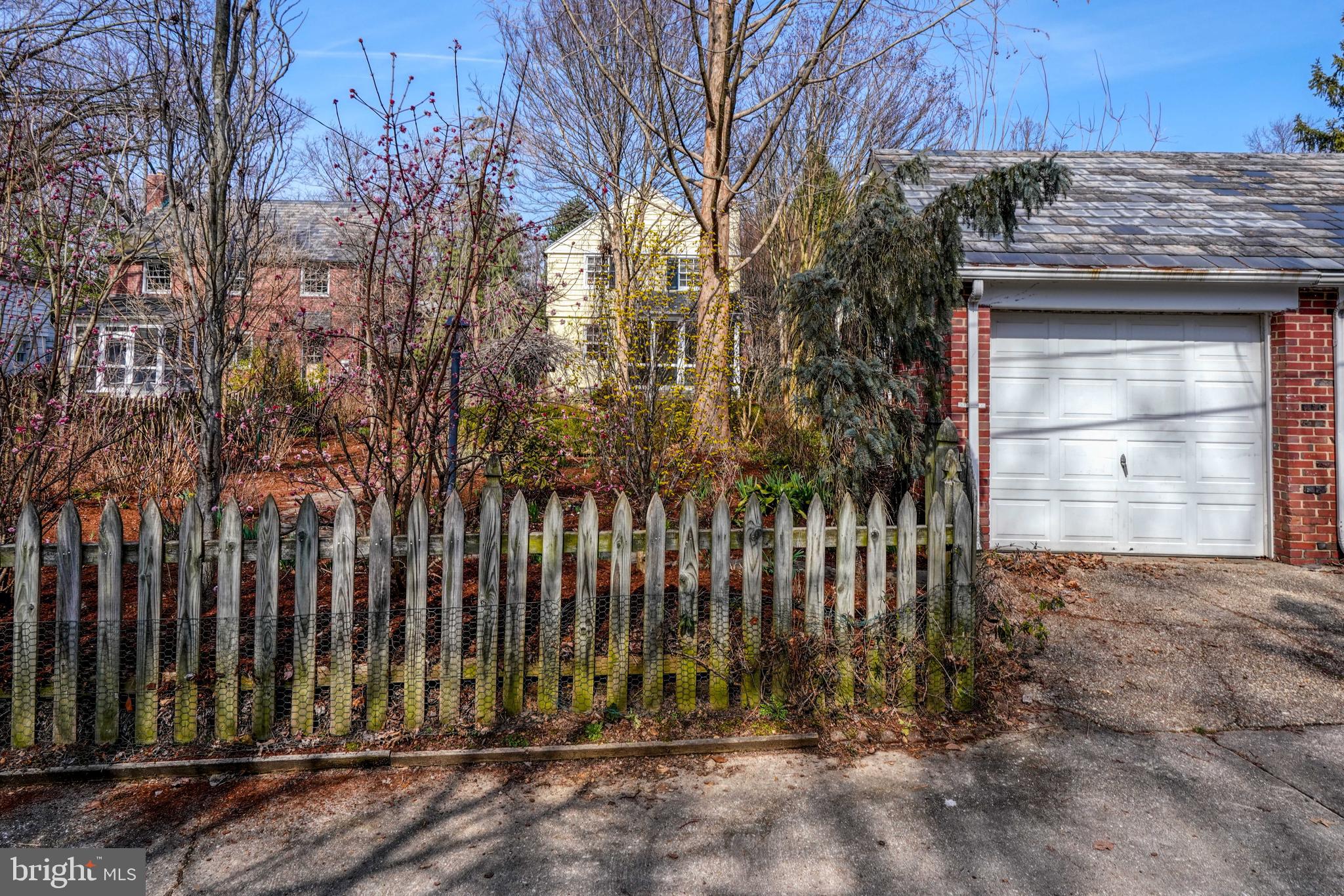 327 Broadmoor Rd
