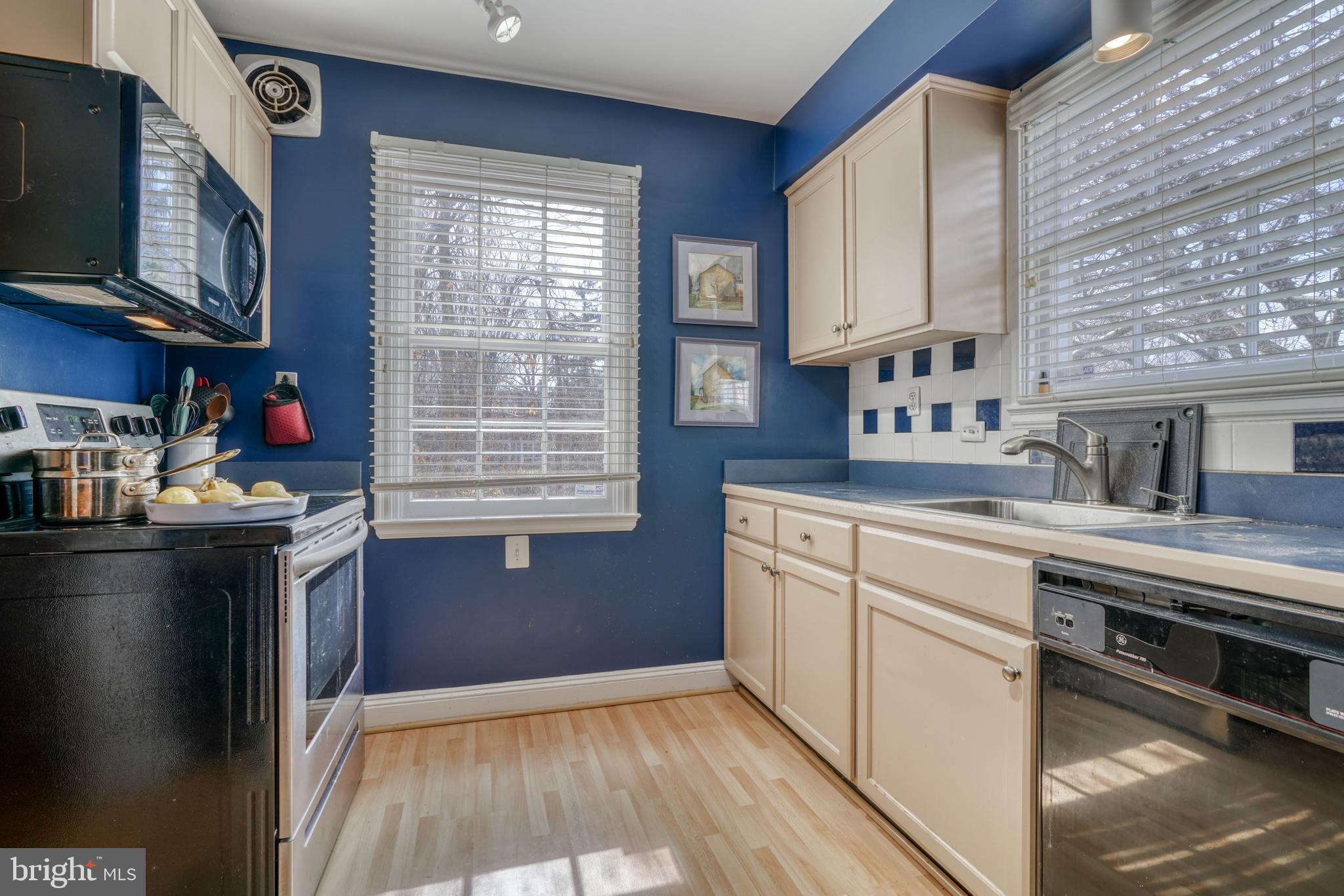 327 Broadmoor Rd