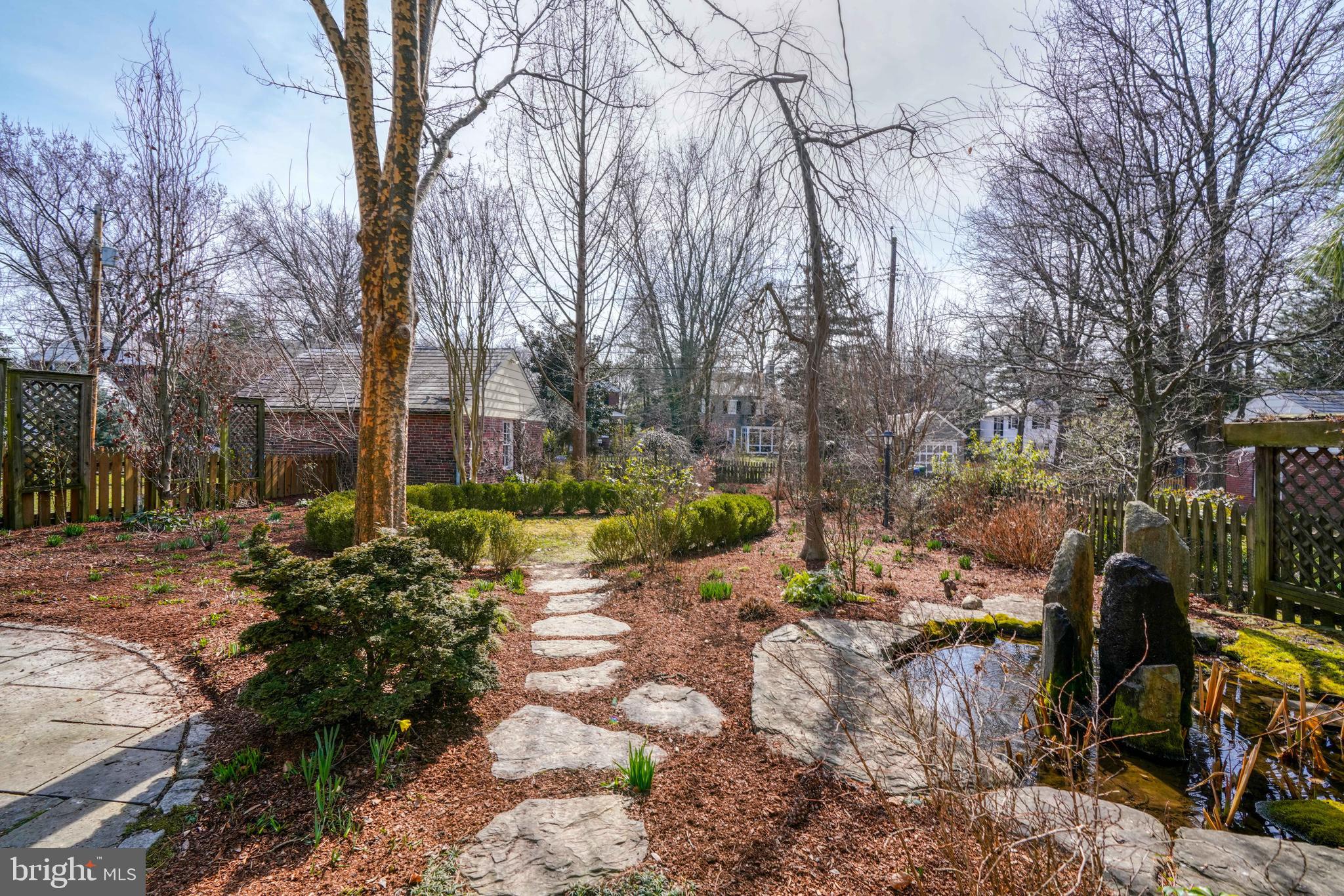 327 Broadmoor Rd