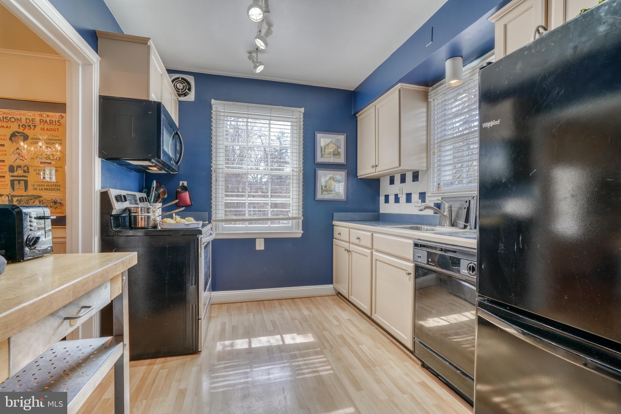 327 Broadmoor Rd