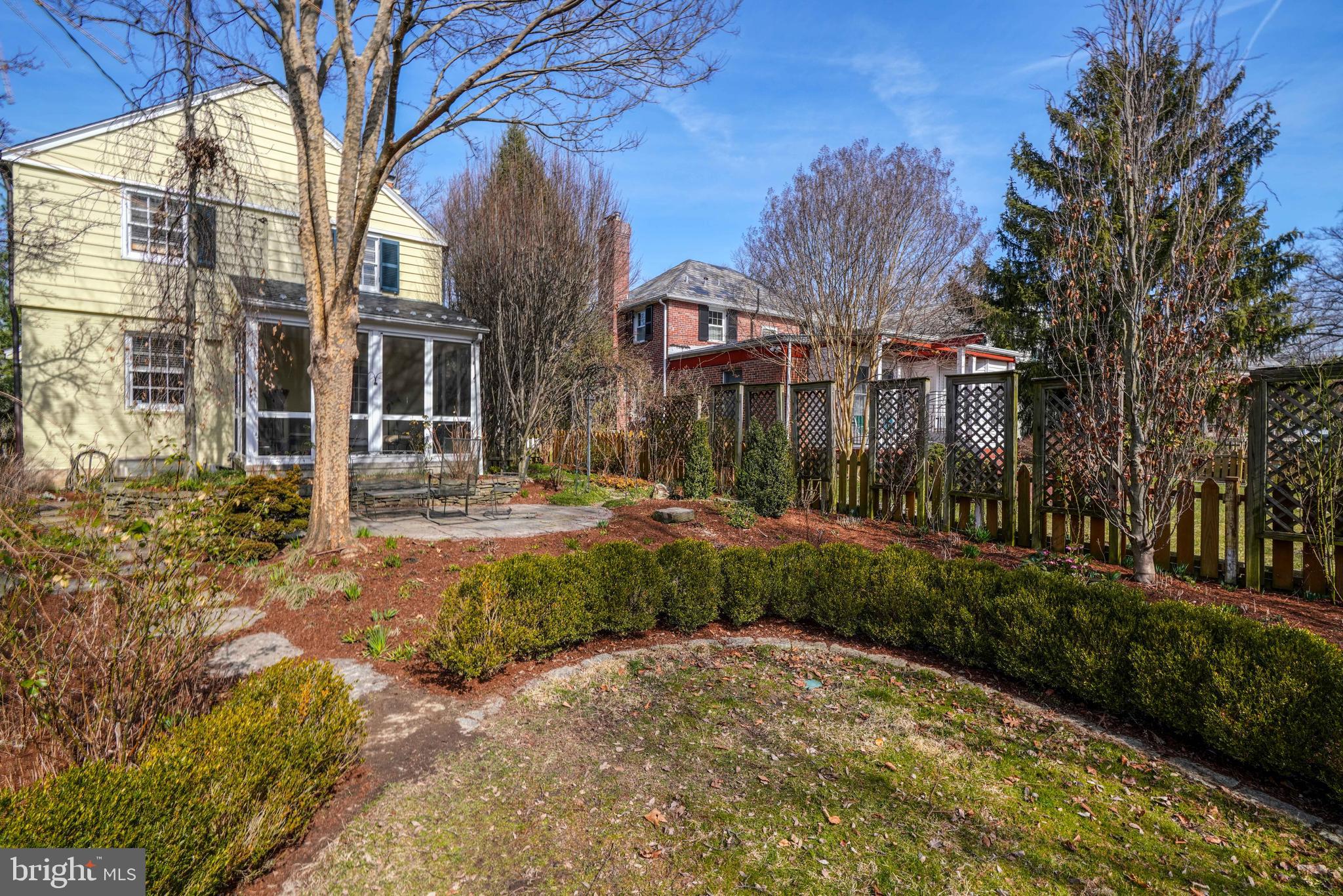 327 Broadmoor Rd
