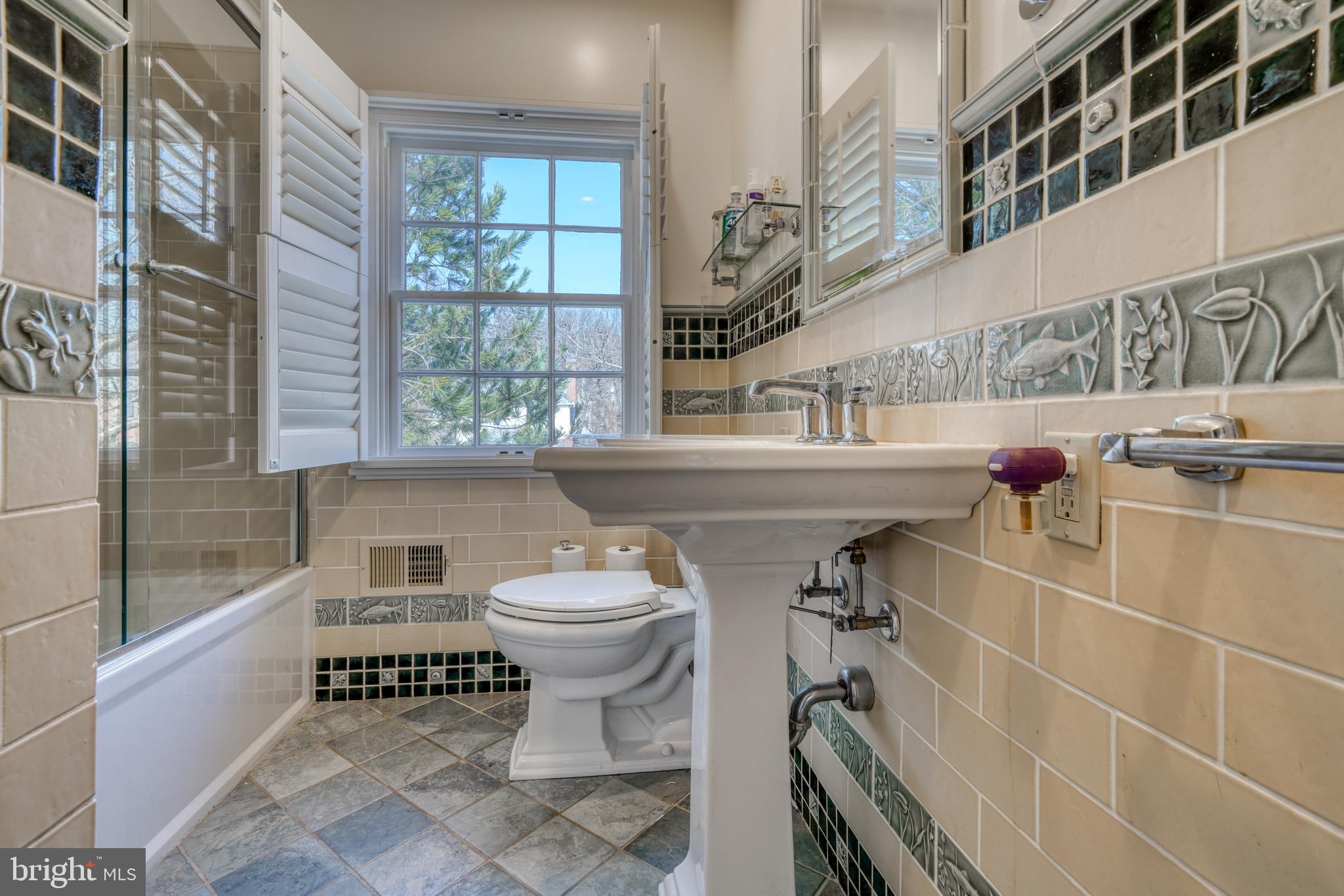 327 Broadmoor Rd