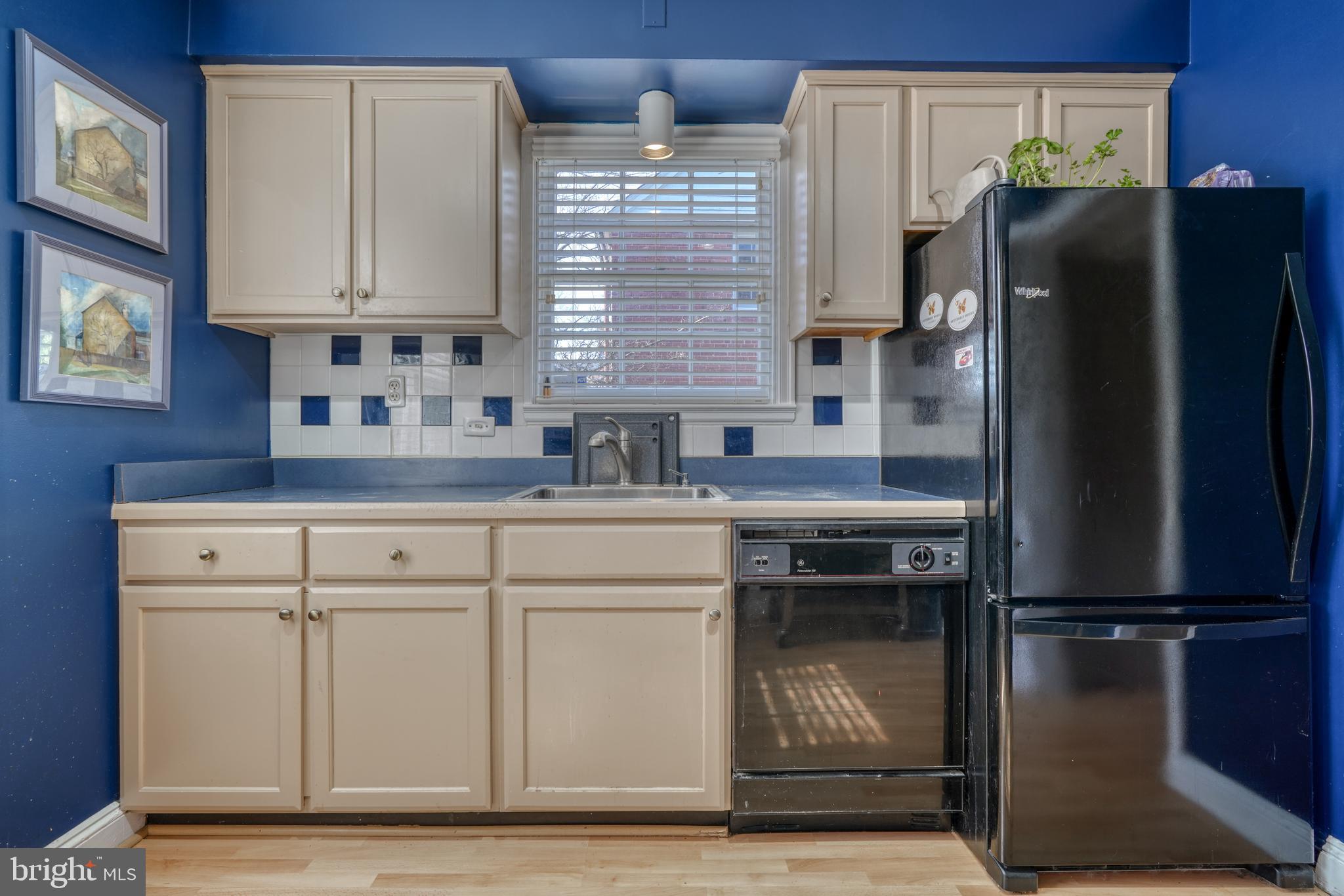 327 Broadmoor Rd