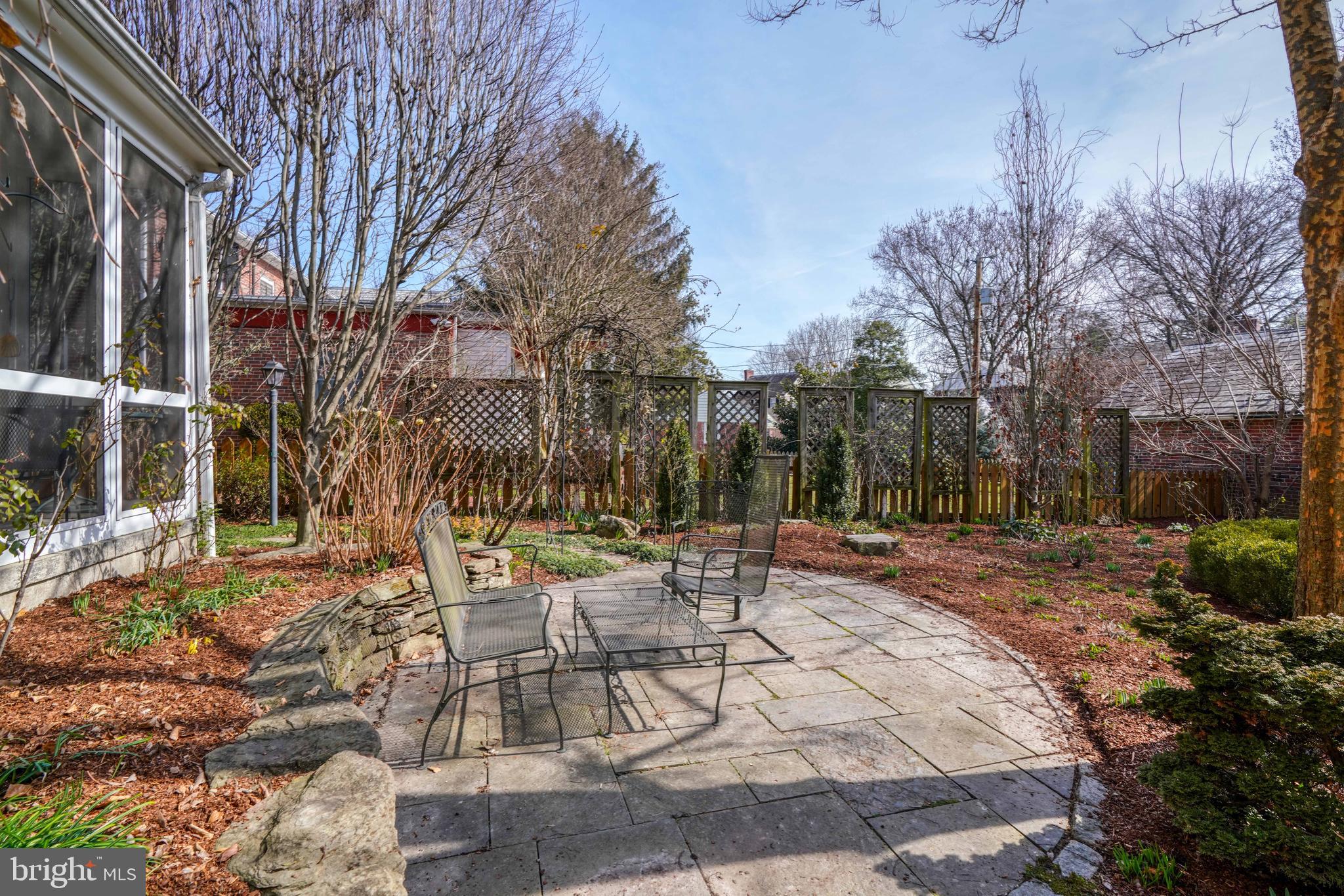 327 Broadmoor Rd