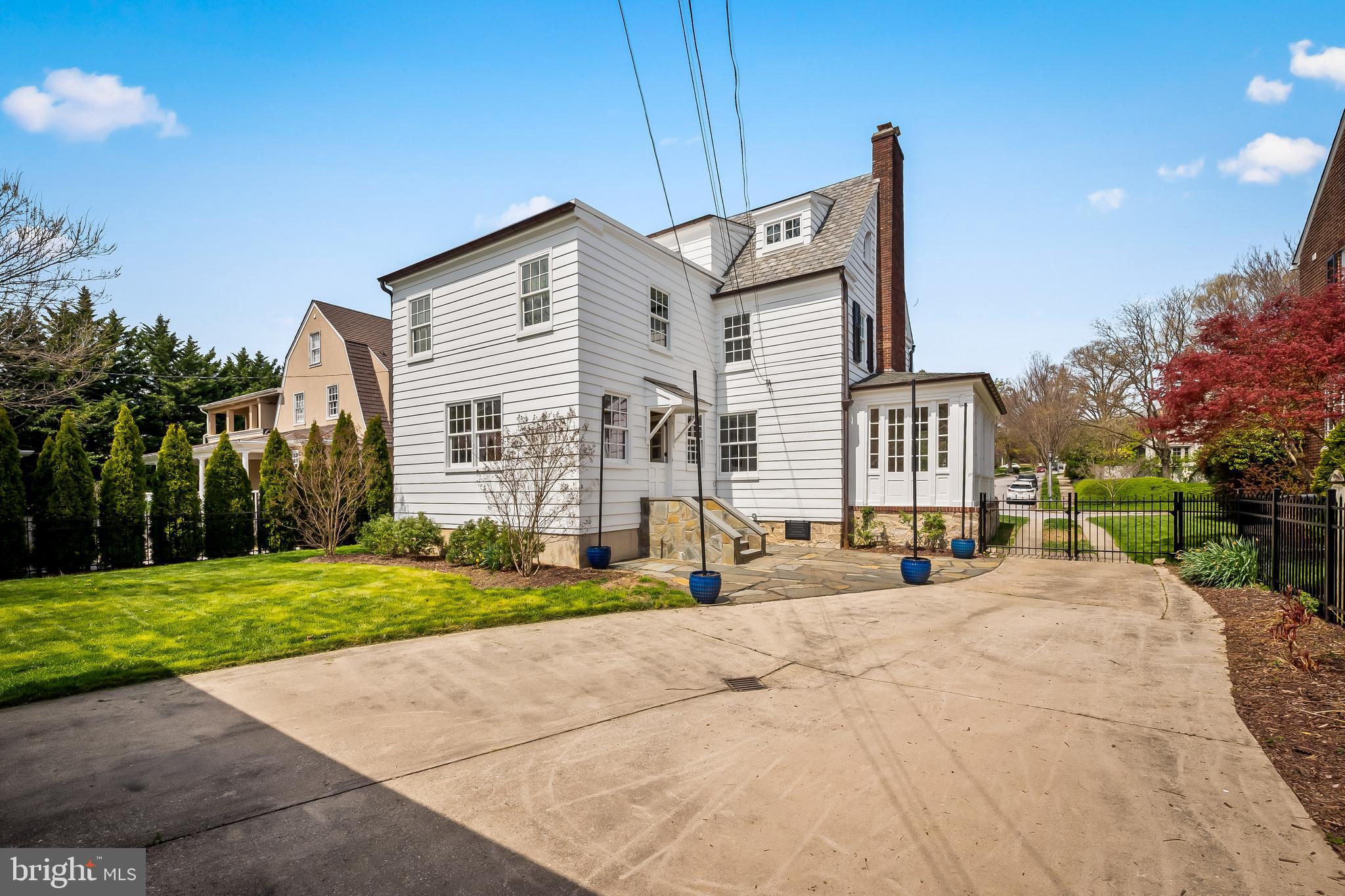 305 Northway