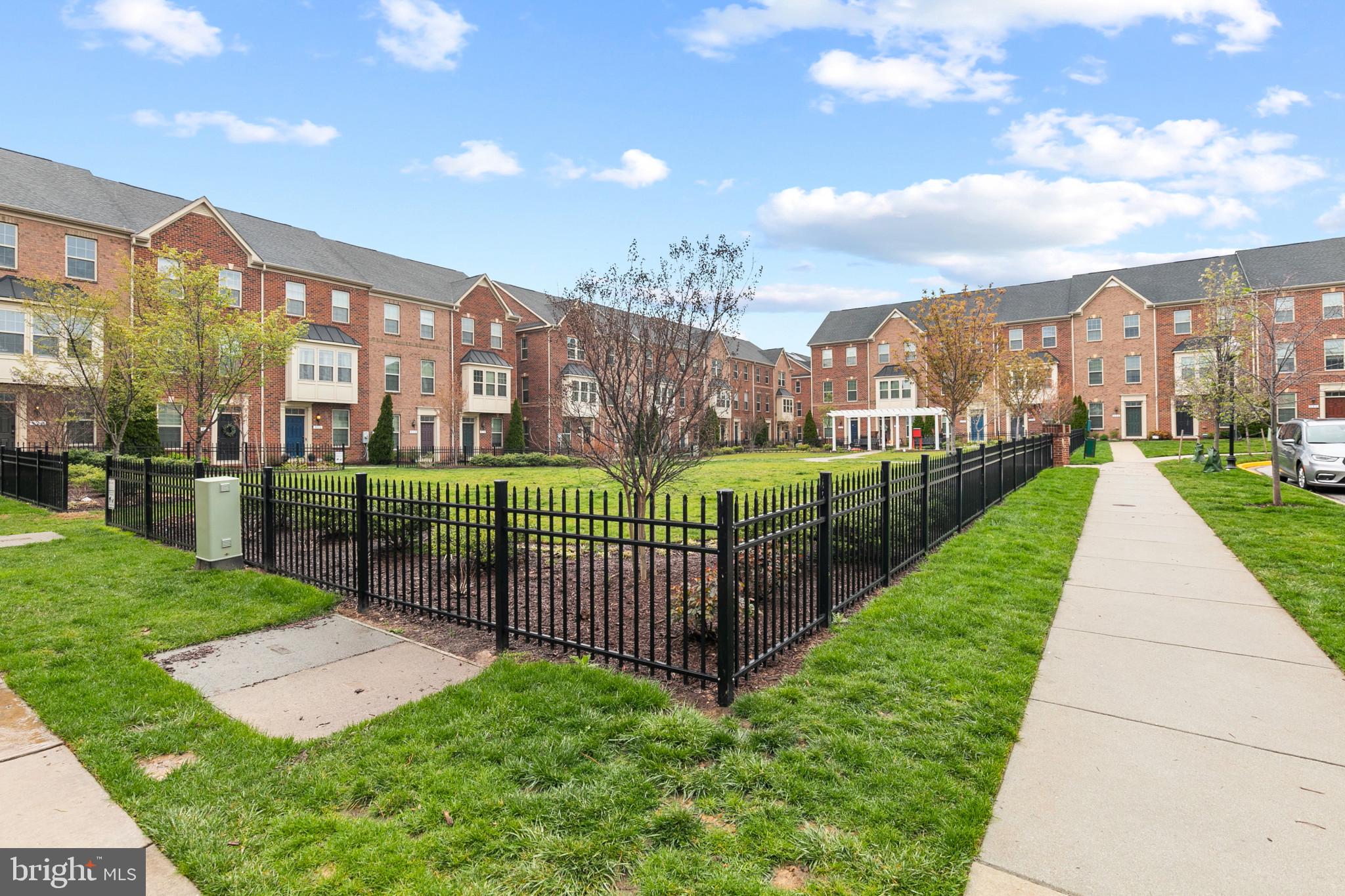 954 S Macon St