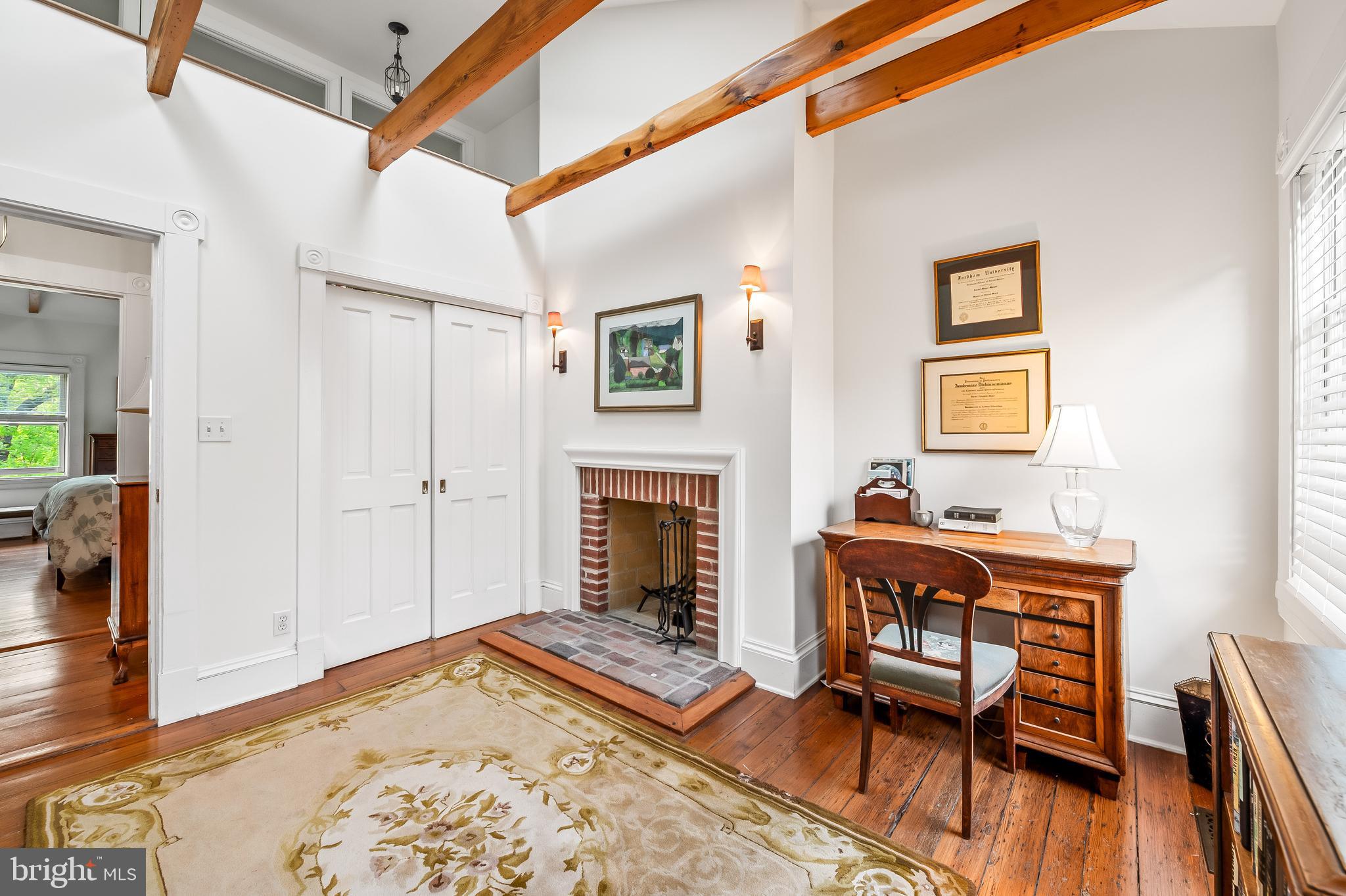 115 W Lee St W
