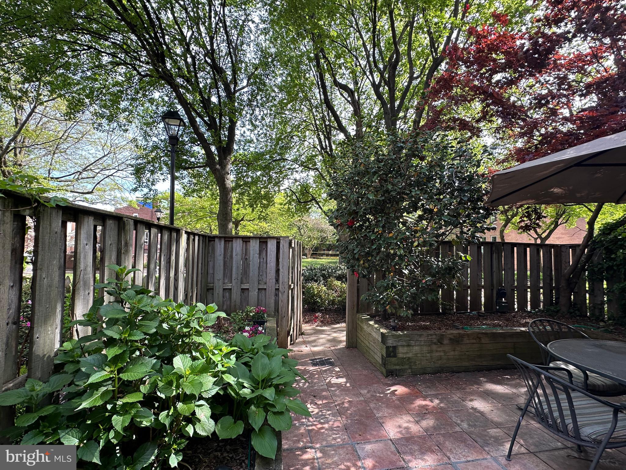 115 W Lee St W