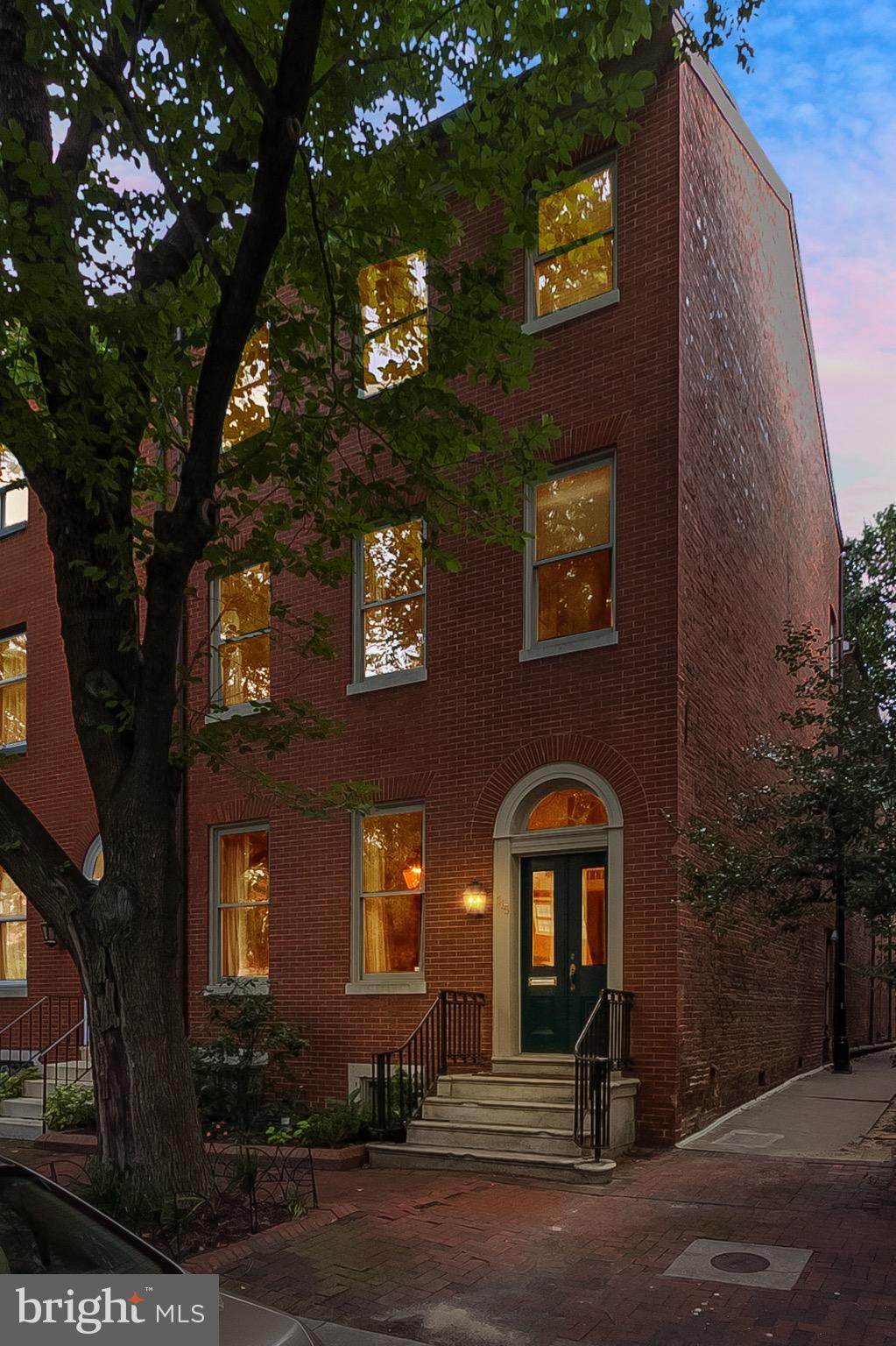 115 W Lee St W