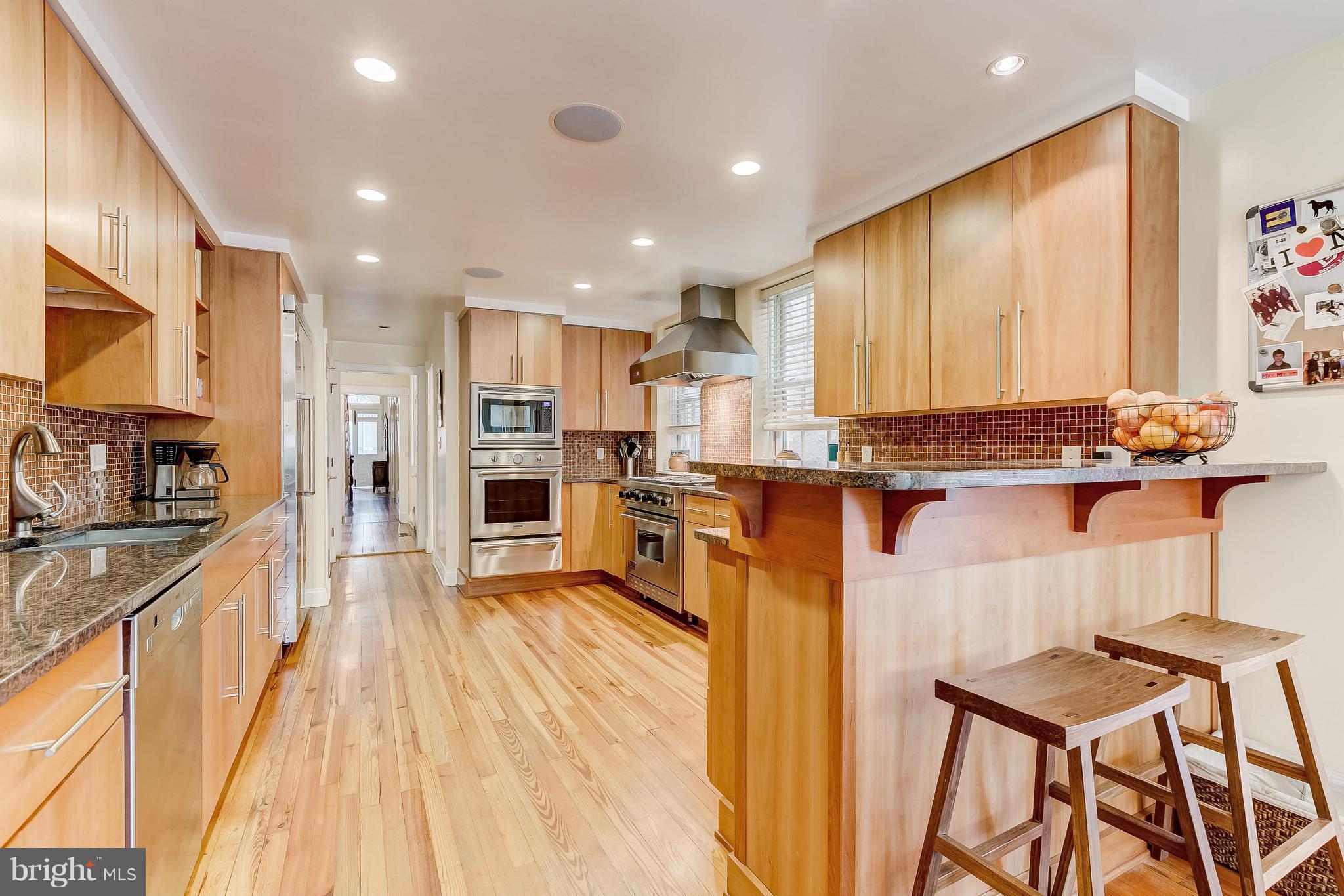 115 W Lee St W