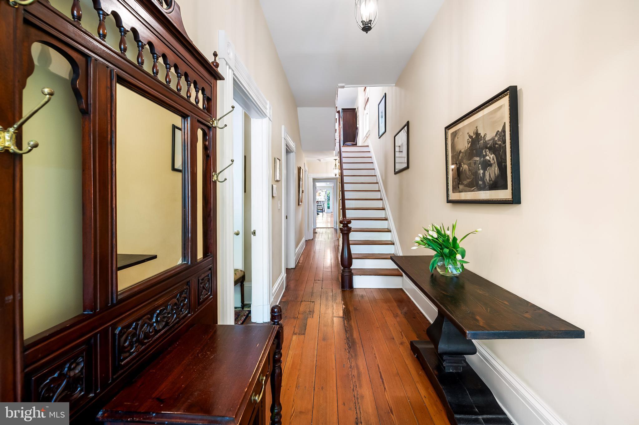 115 W Lee St W