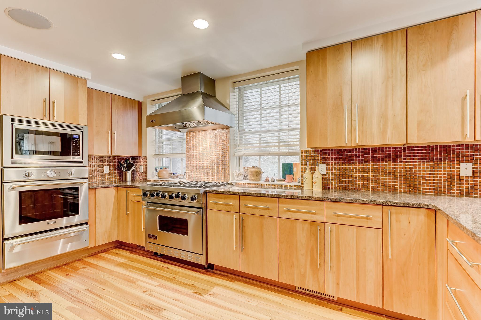 115 W Lee St W