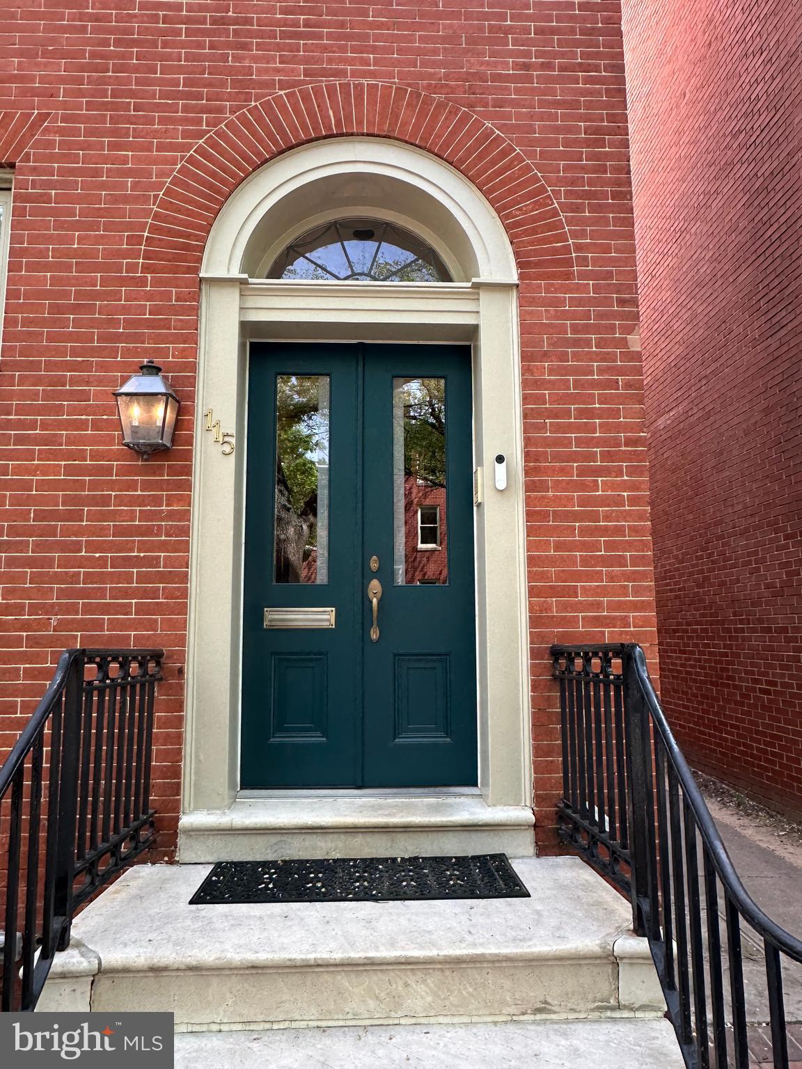 115 W Lee St W