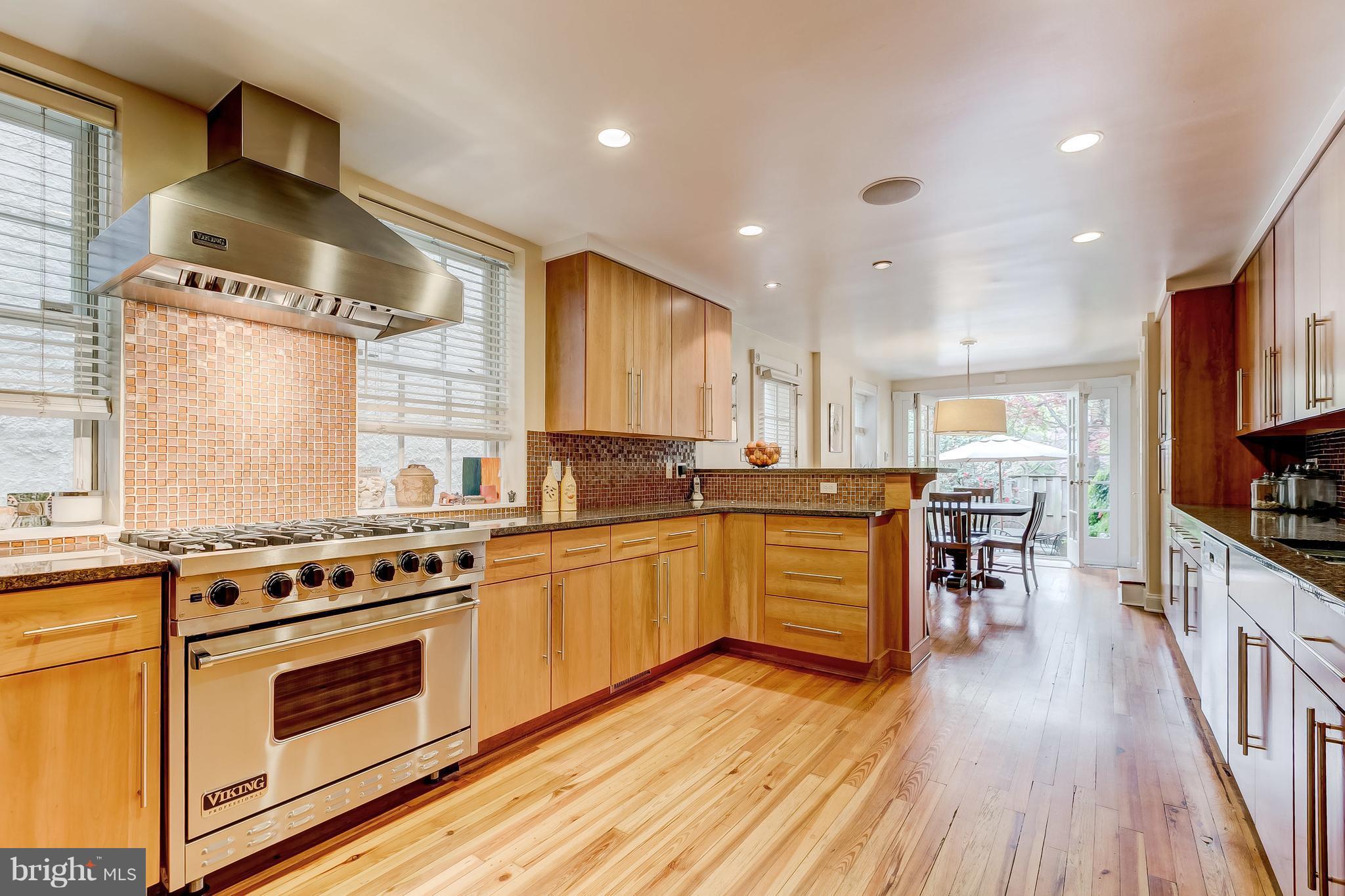 115 W Lee St W