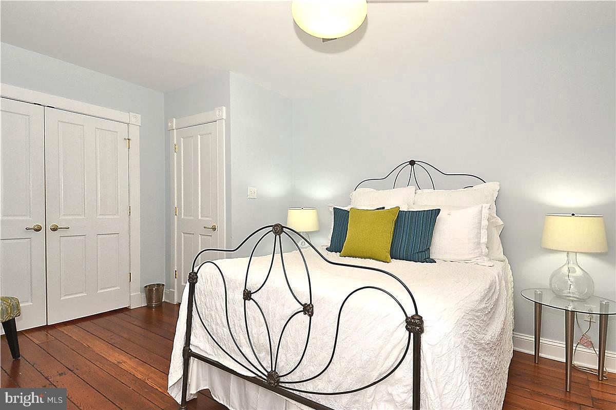 115 W Lee St W
