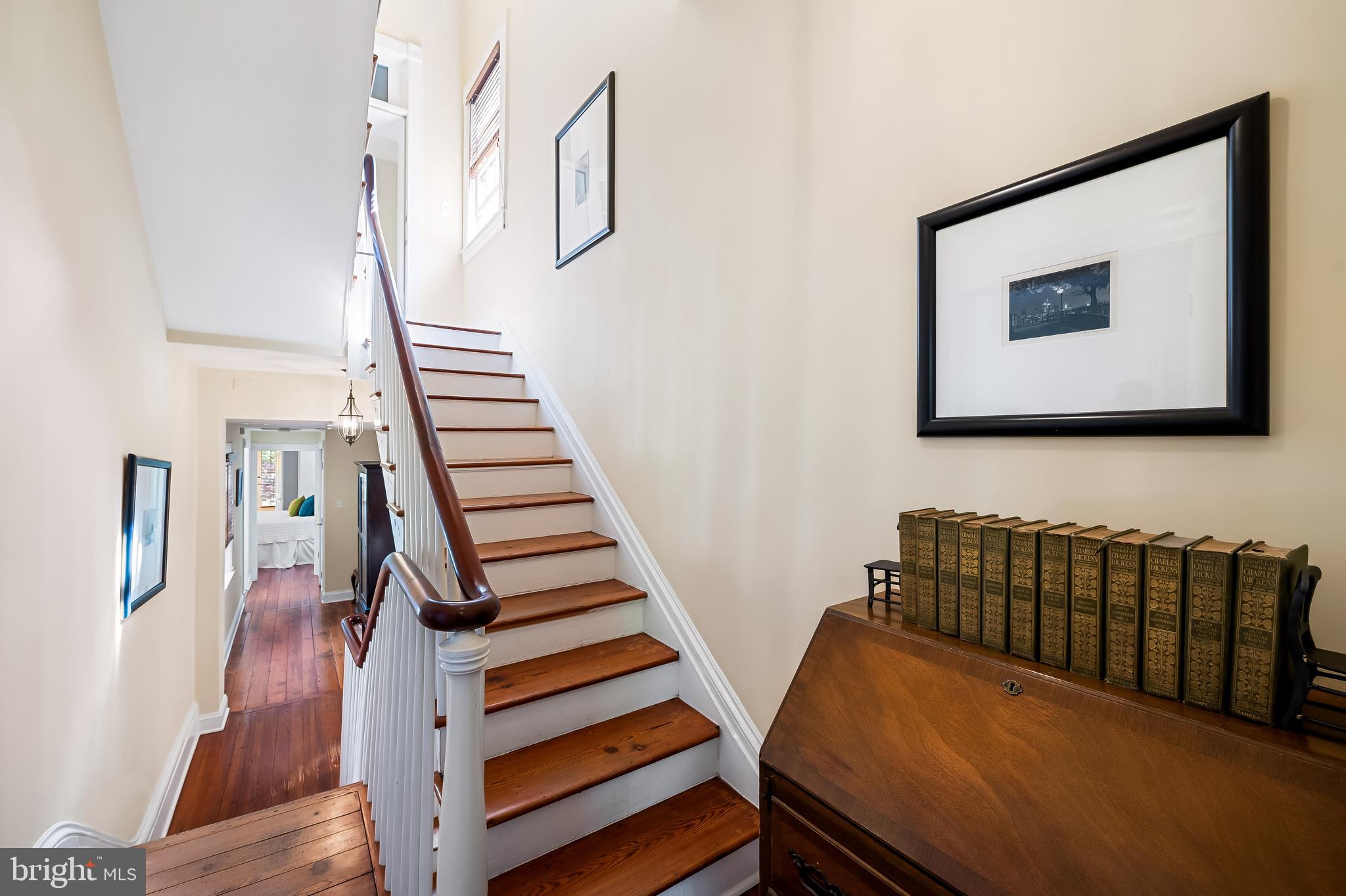 115 W Lee St W