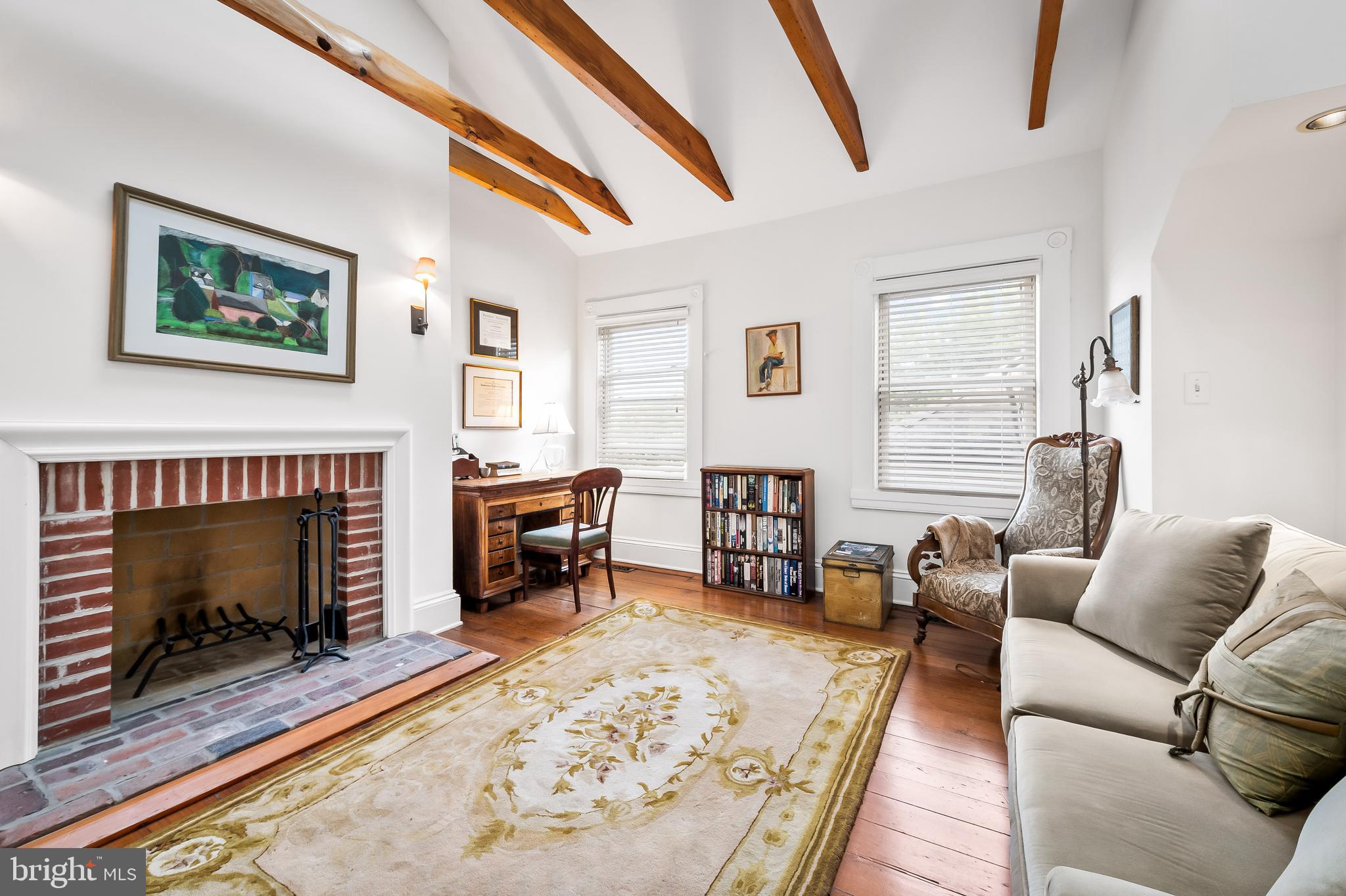 115 W Lee St W