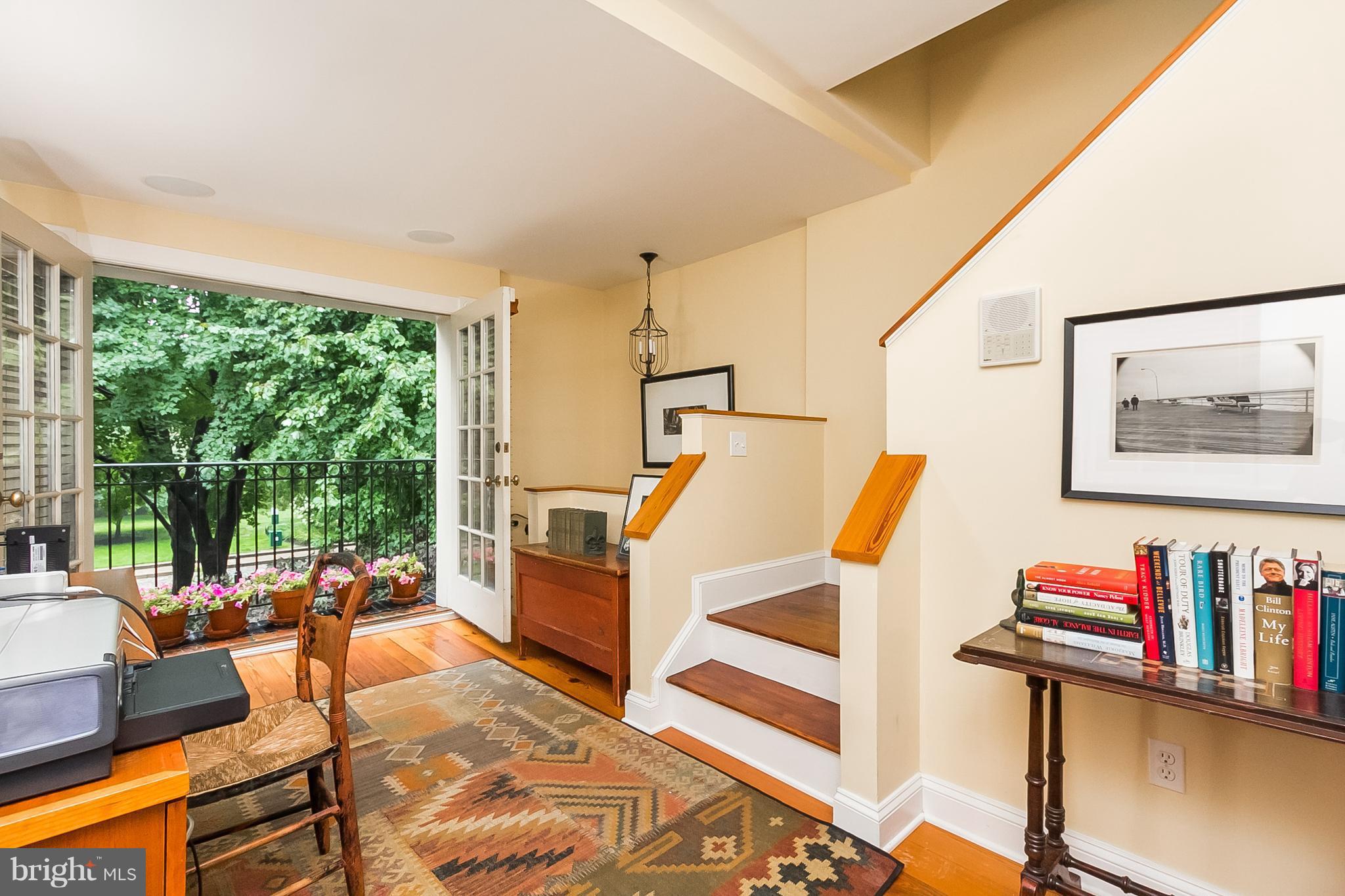 115 W Lee St W