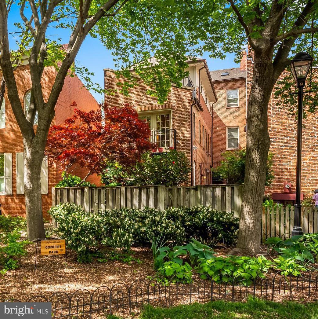 115 W Lee St W