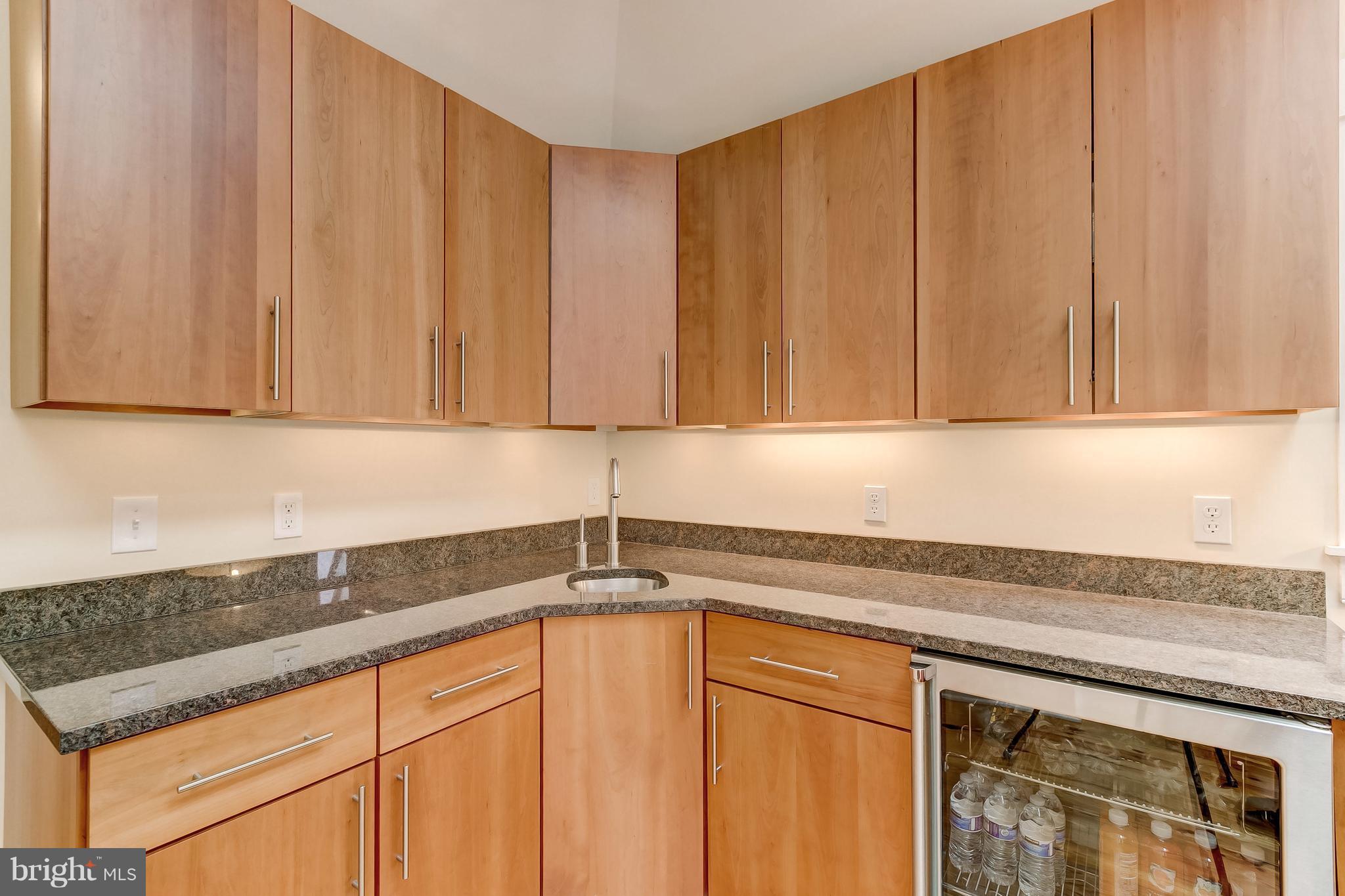 115 W Lee St W