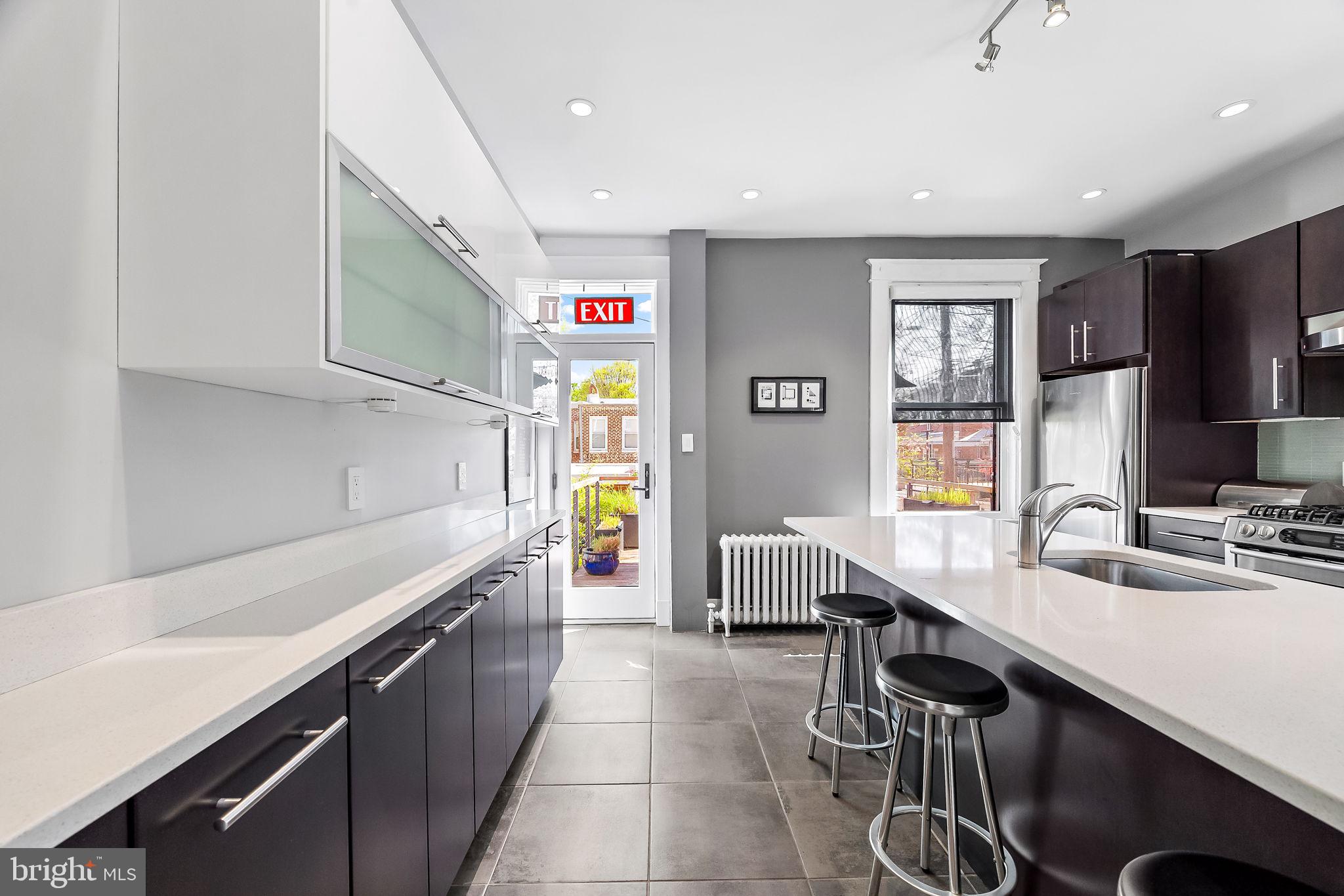 609 W 38th St