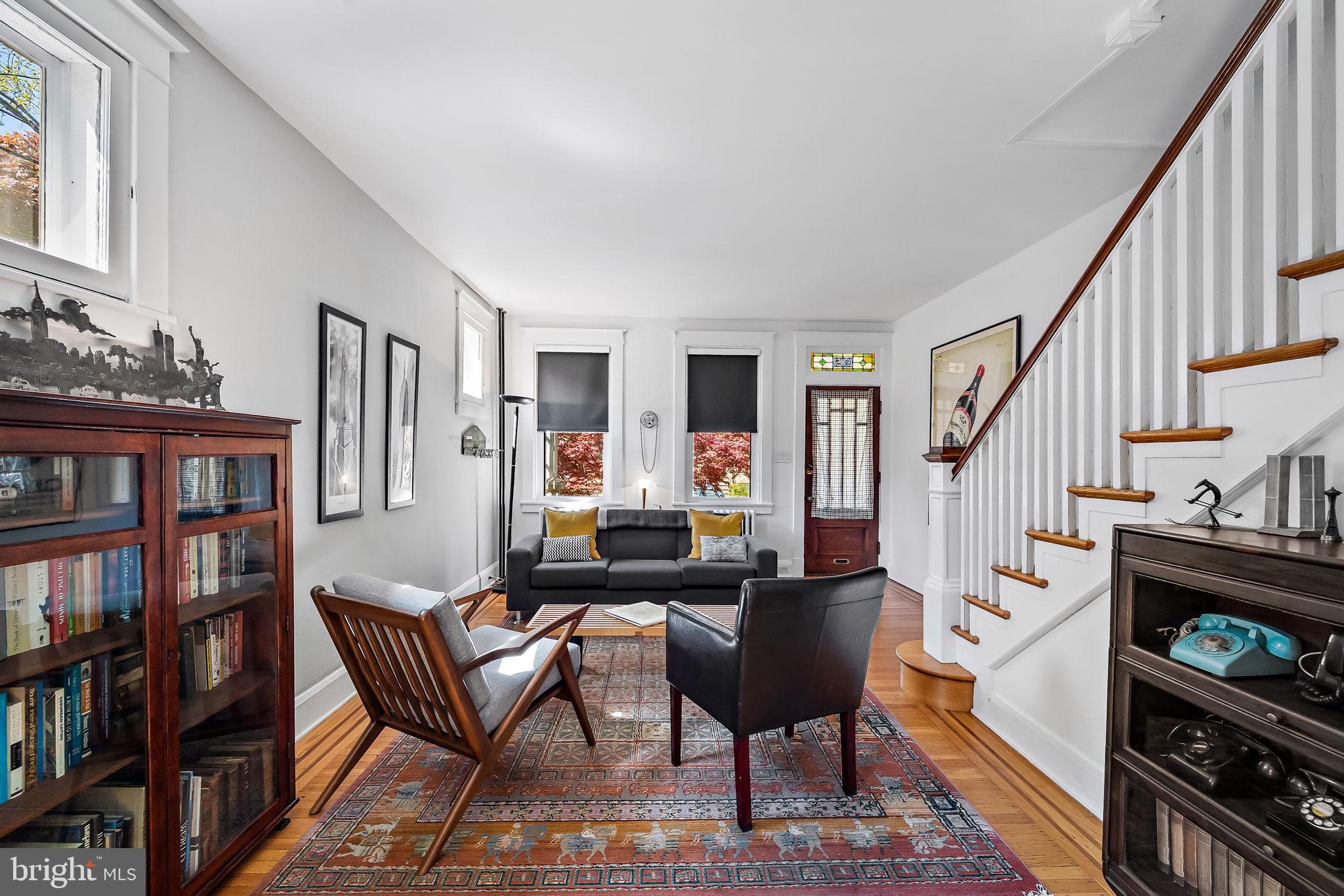 609 W 38th St