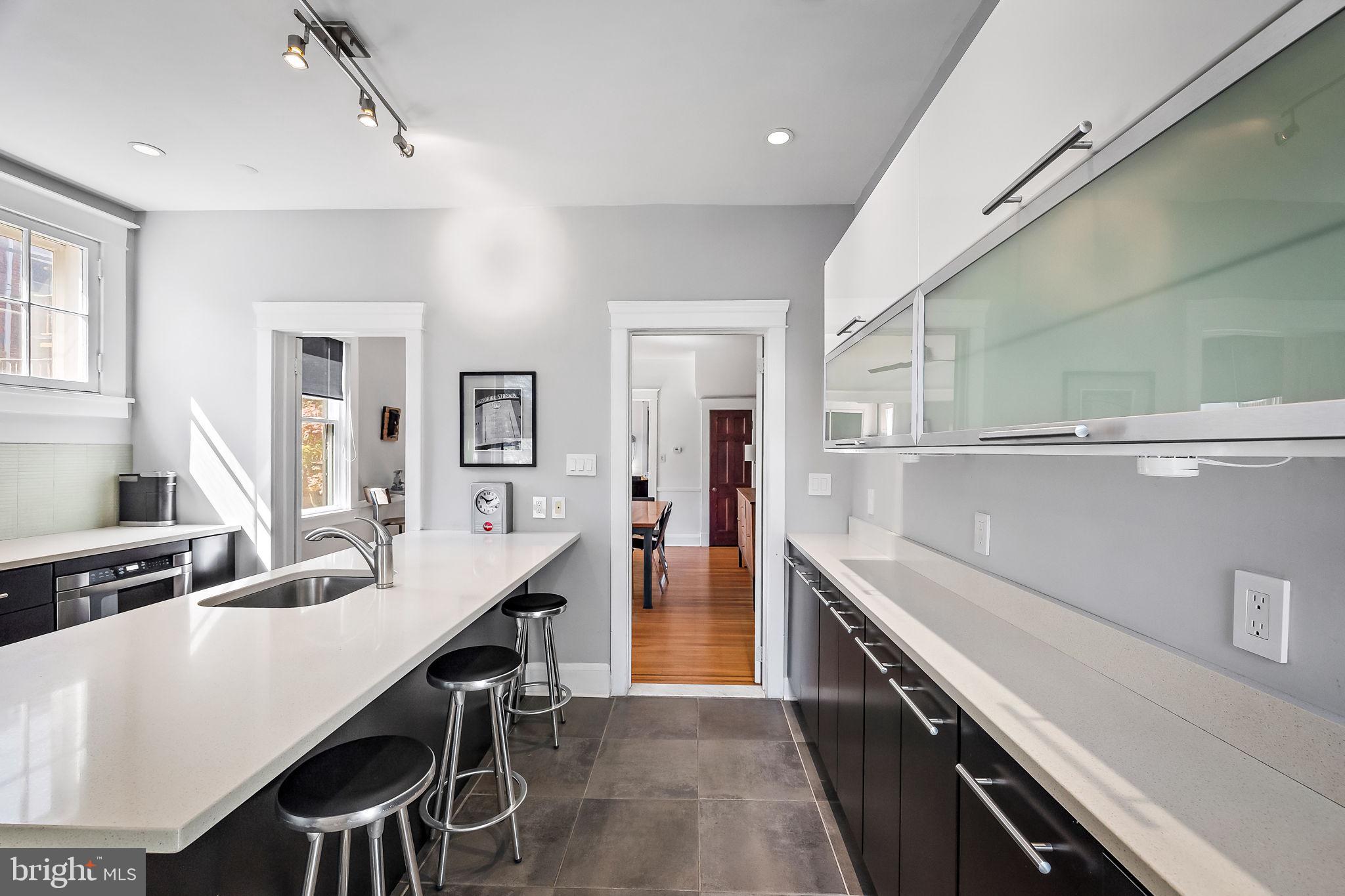609 W 38th St