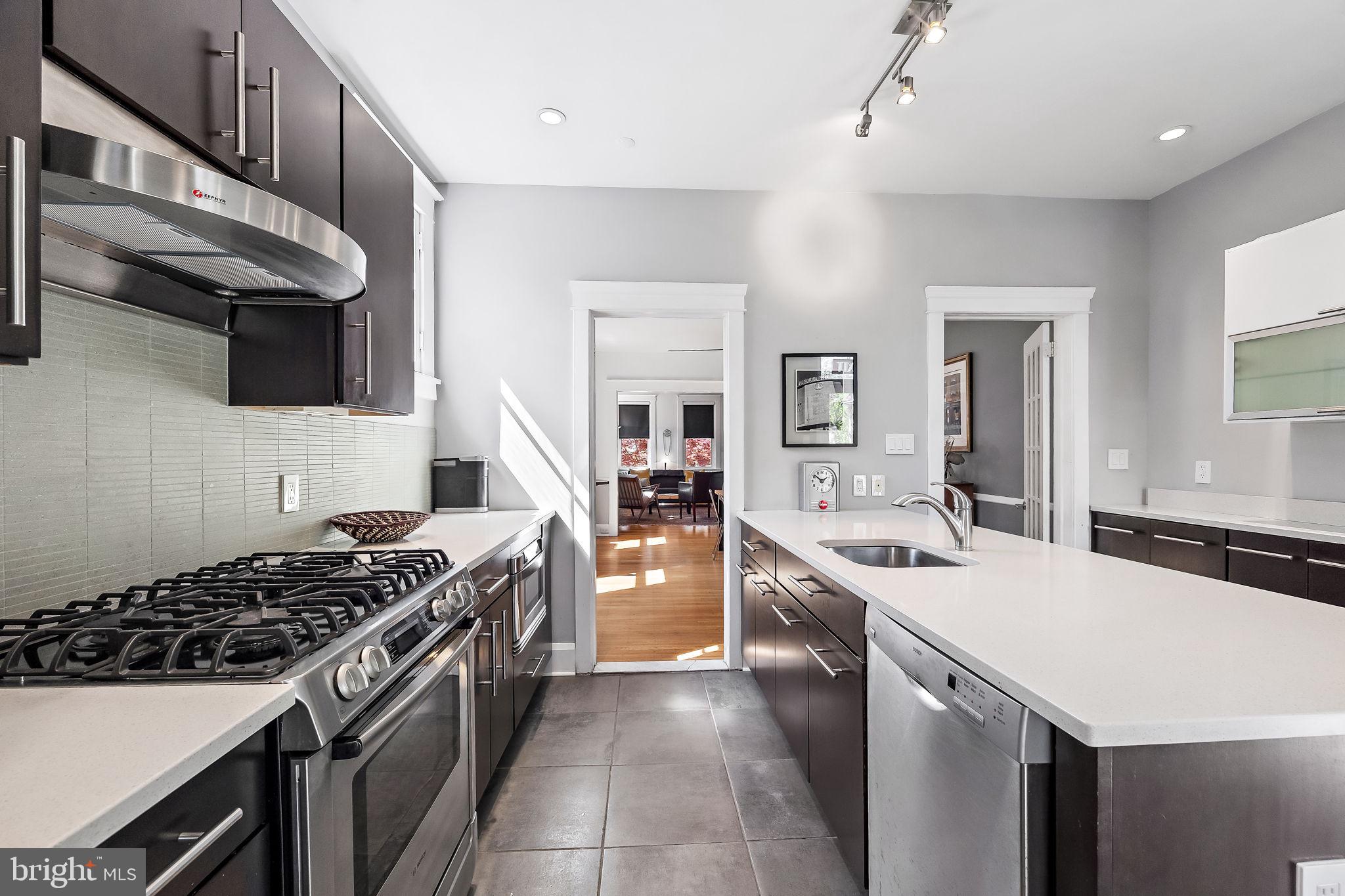 609 W 38th St