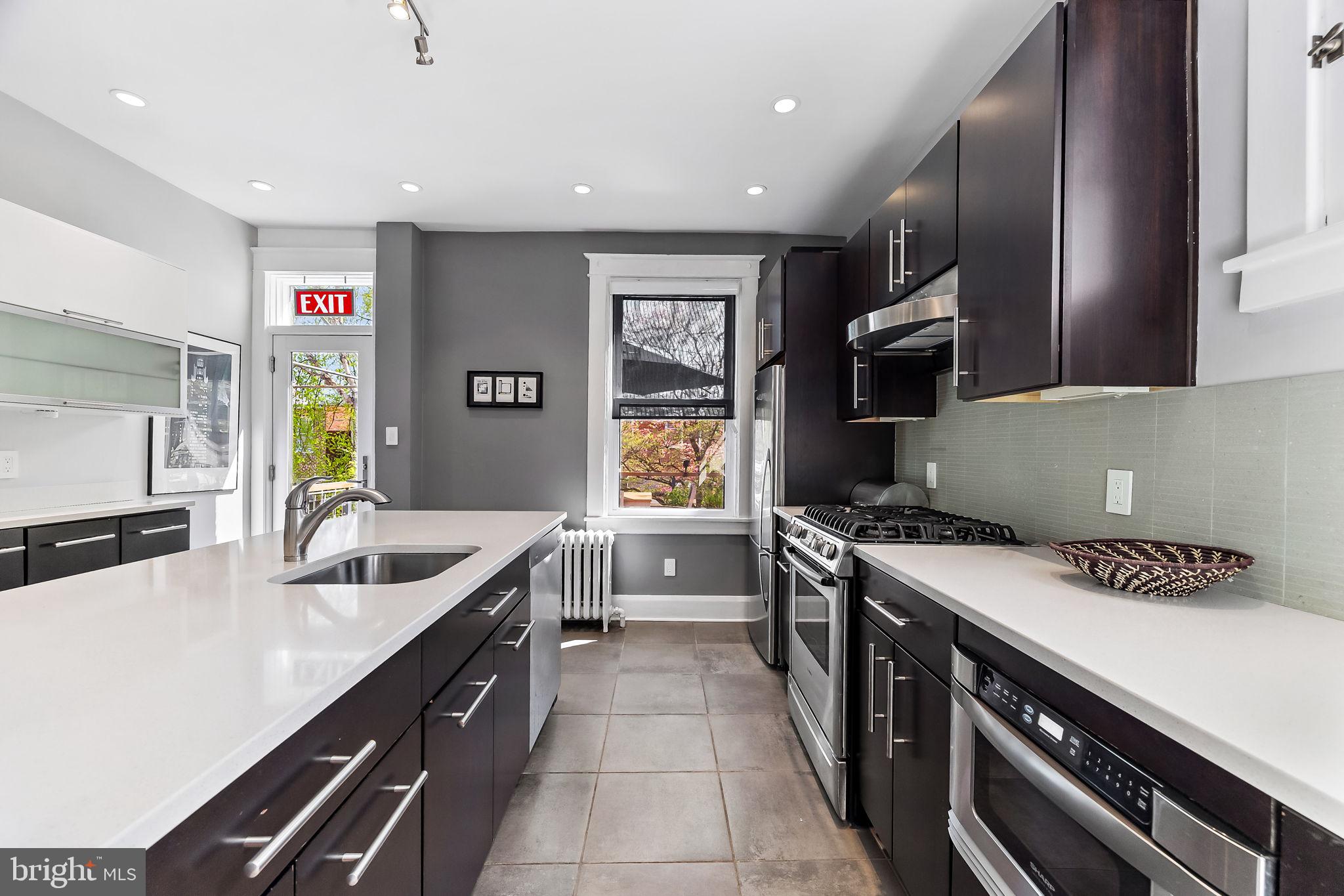 609 W 38th St