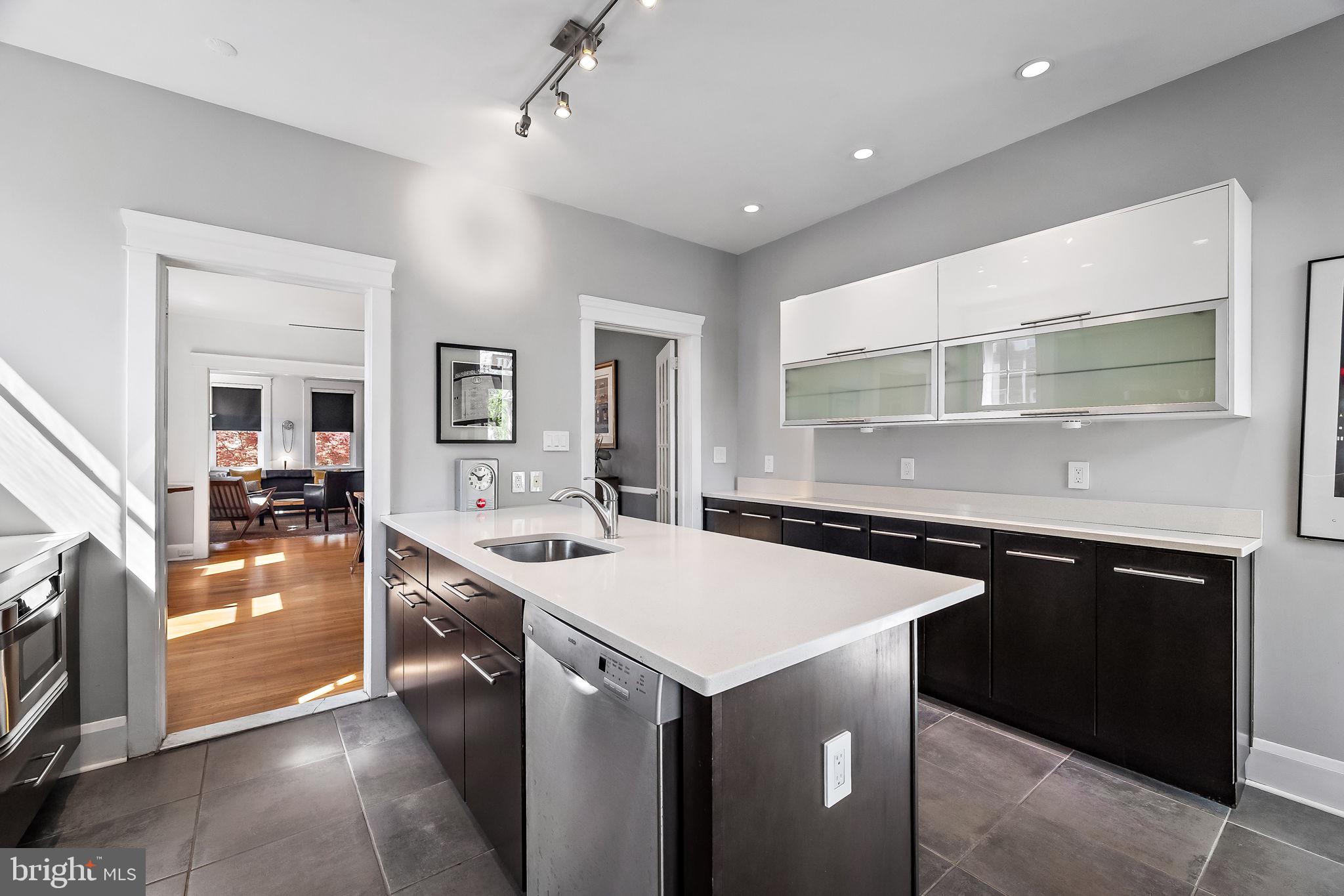 609 W 38th St