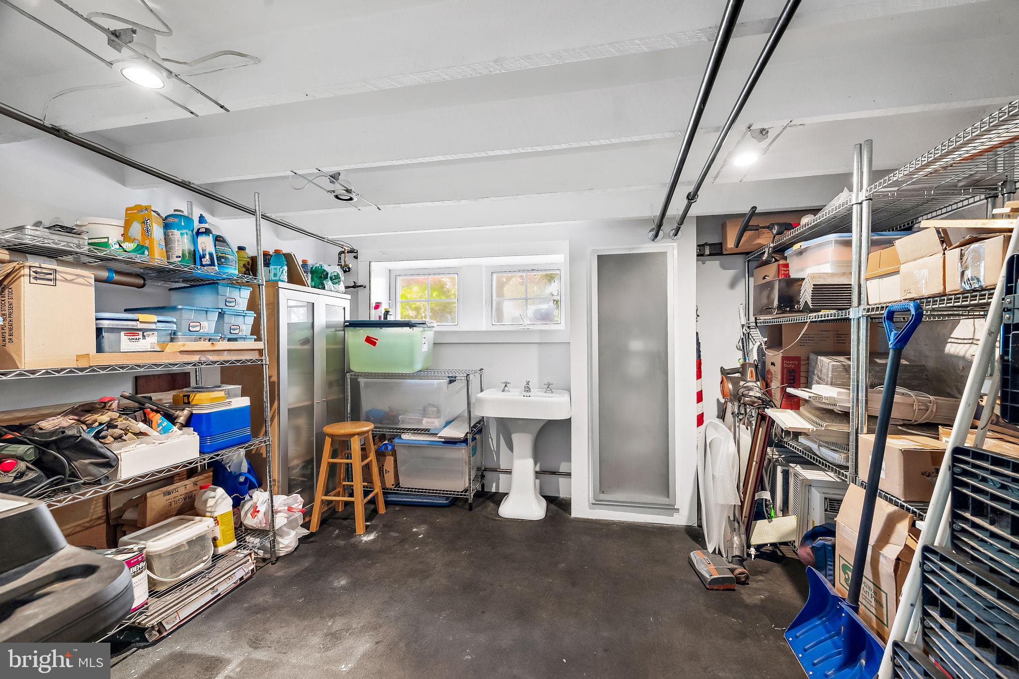 609 W 38th St