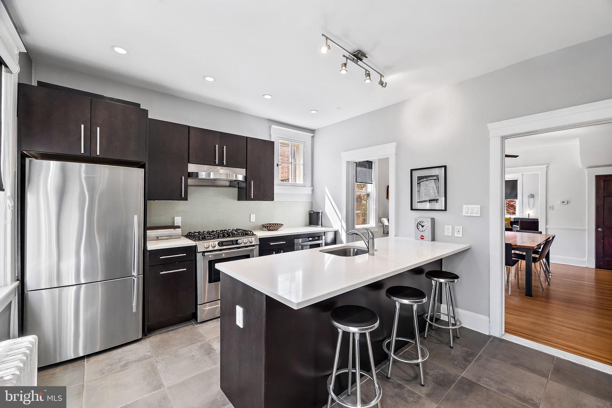 609 W 38th St