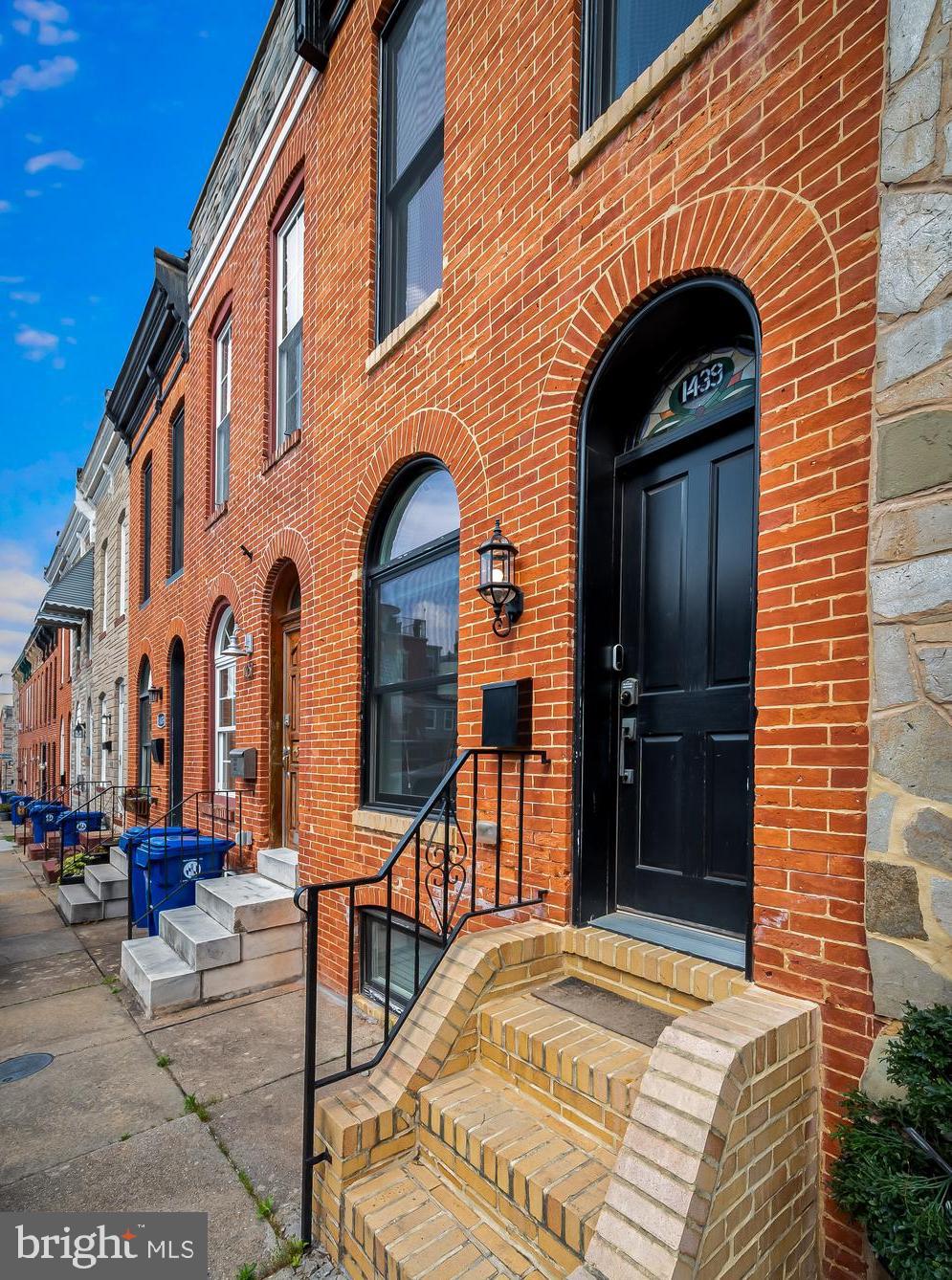 1439 Henry St