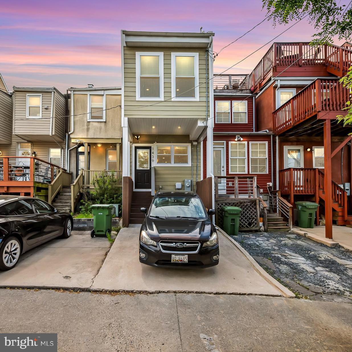 1439 Henry St