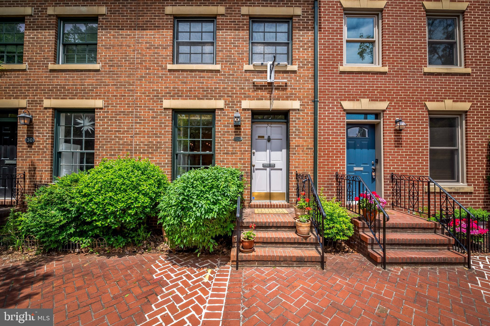 32 E Montgomery Street